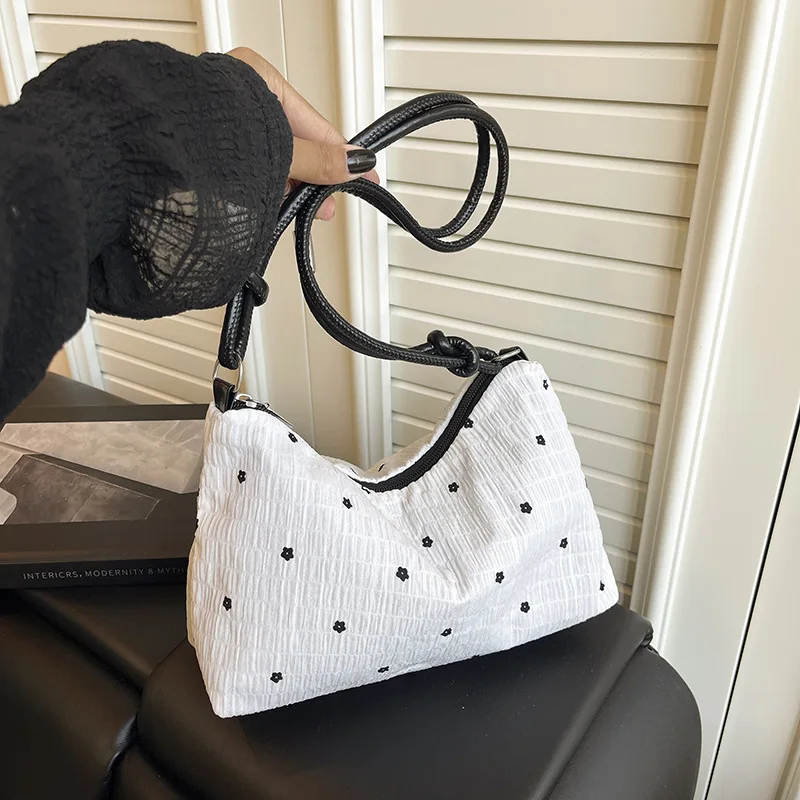 

Sweet Polka Dot Underarm Bag Casual Versatile Handbag Large Capacity Commuter Handbag Tote Shoulder Bag Fresh Sweet Girl Handbag