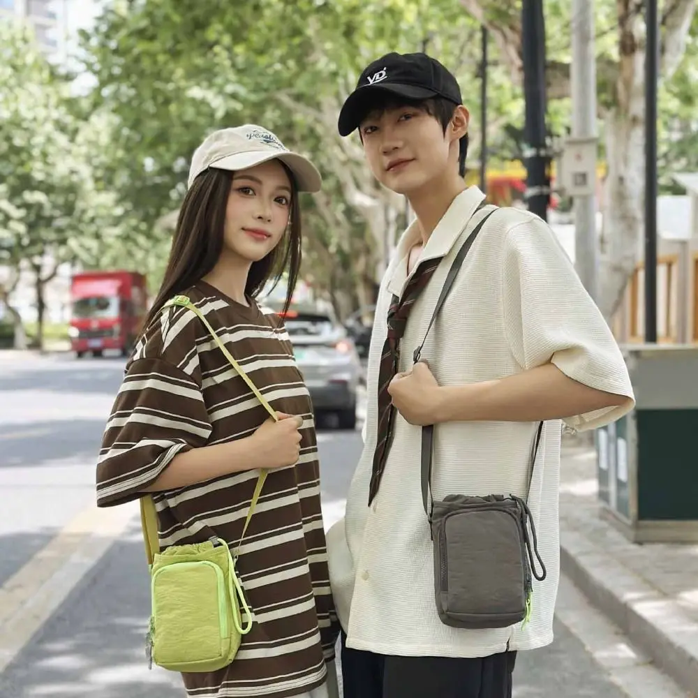 

Shoulder Strap Water Bottle Carrier Bag Quick Drying Nylon Water Bottle Holder Handle Front Pocket Crossbody Water Bottle Purse