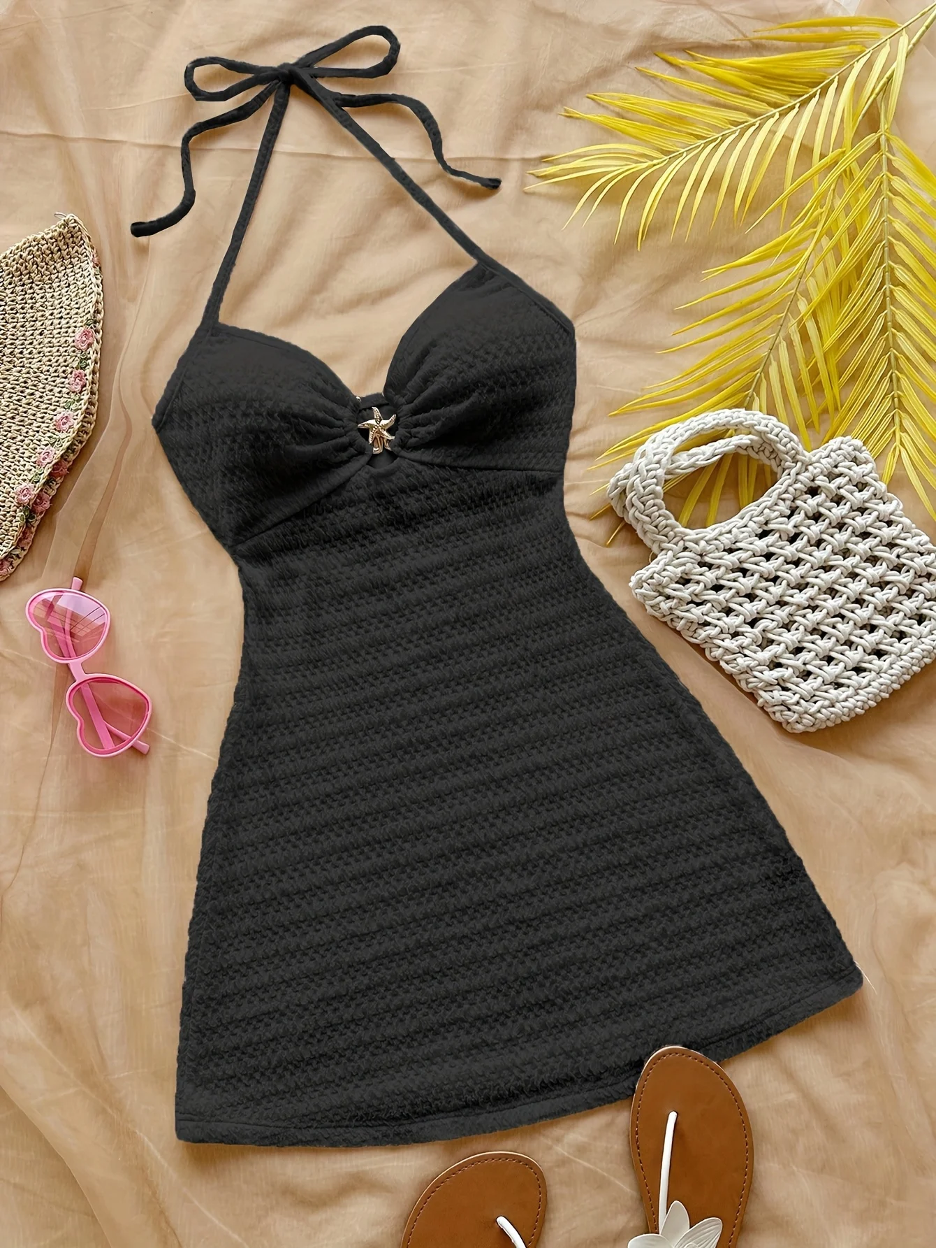 Robe mini texturée sans bretelles pour femme, col en V sexy avec décoration étoile de mer métallique, idéale pour les vacances et les rendez-vous d'été