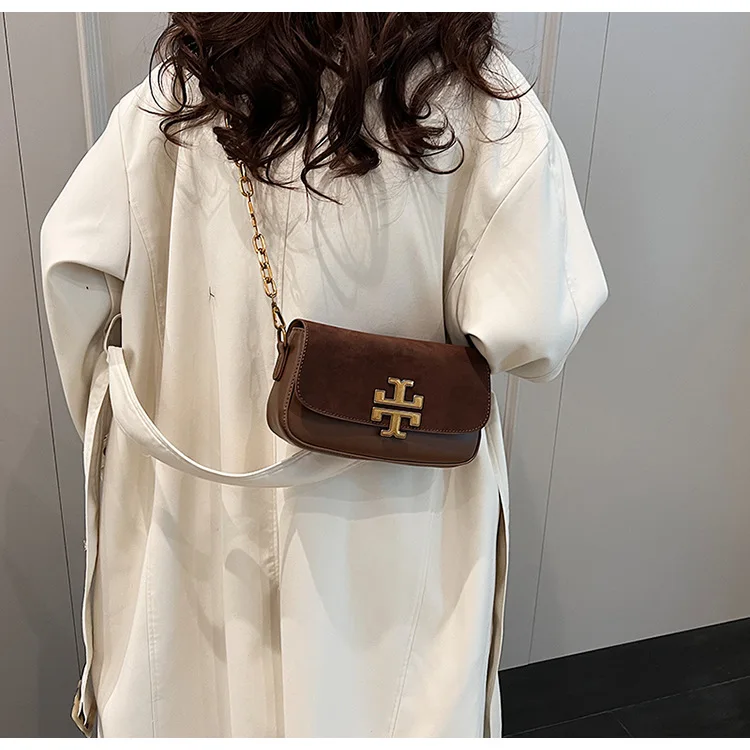 Новинка 2023 года, сумка подмышки из лакированной кожи с зерном личи — кошелек через плечо/плечо с цепочкой, шикарная и универсальная маленькая сумка для женщин