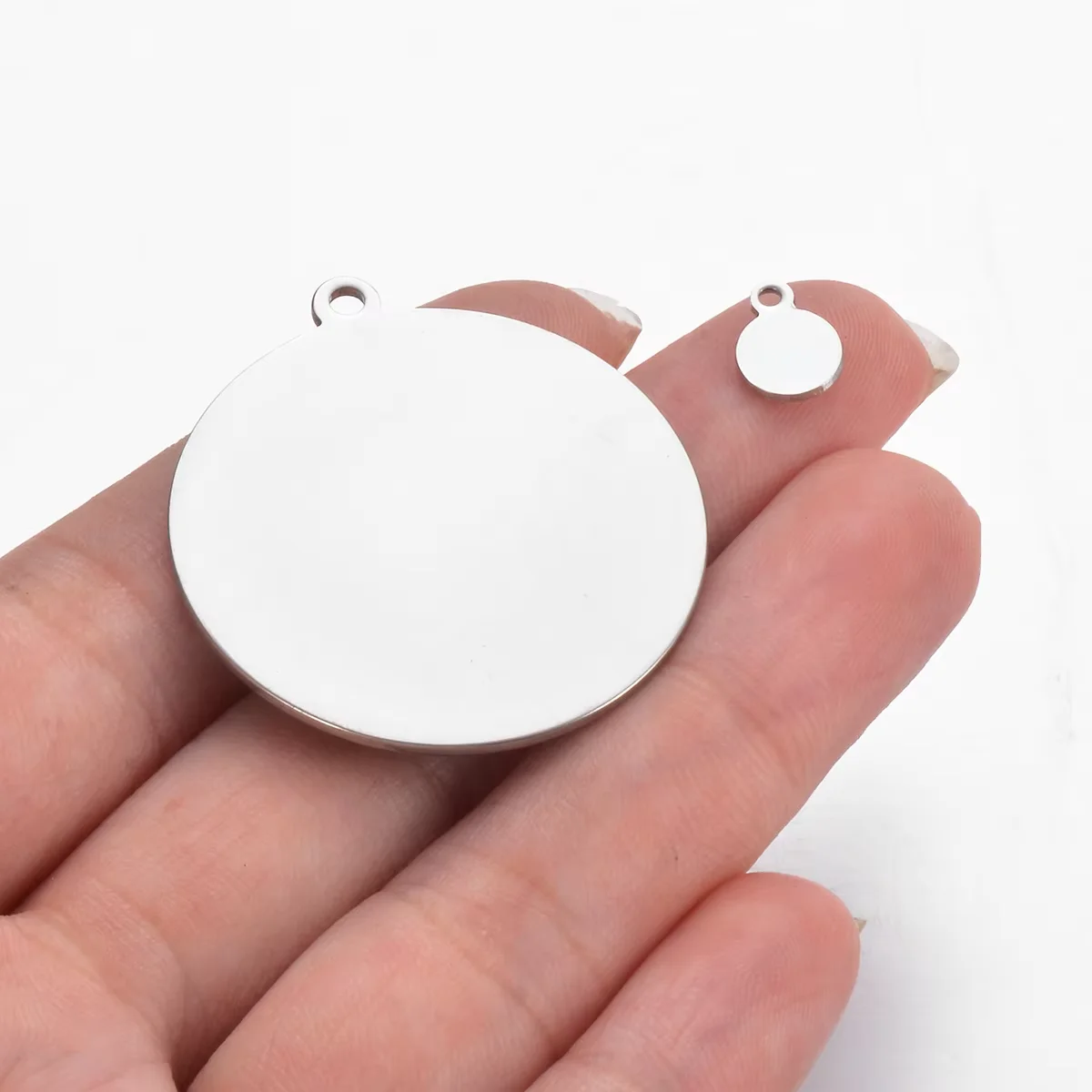 10-50 pezzi di etichetta rotonda circolare in acciaio inossidabile con logo inciso al laser, nome, etichetta a catena di coda per la creazione di gioielli personalizzata fai da te