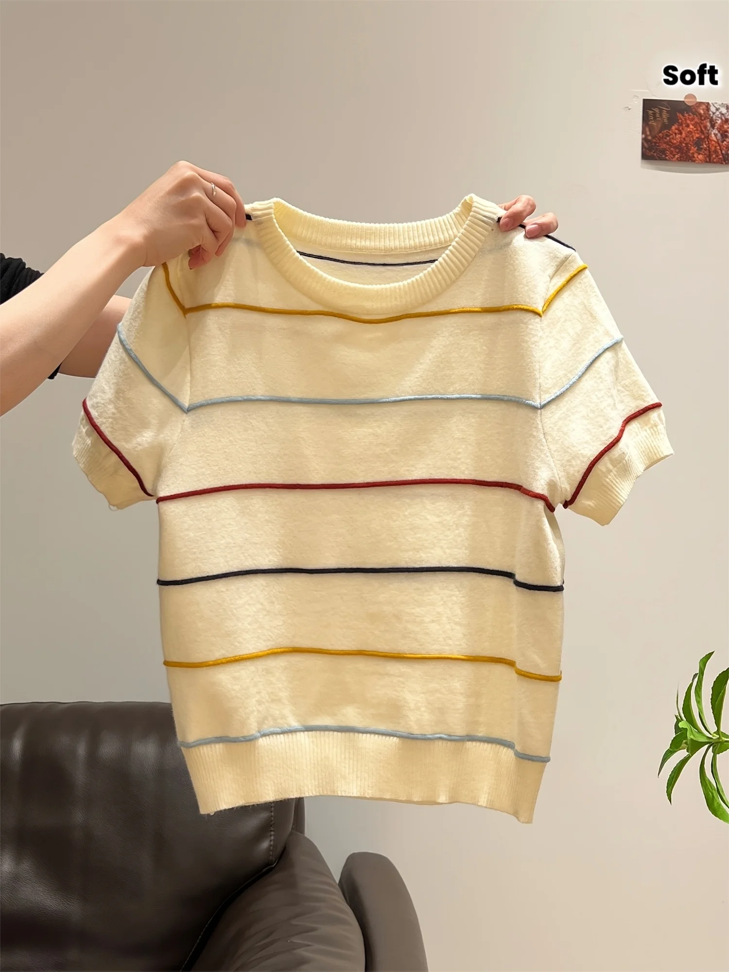 Women'S Beige Soft Style Colorful Striped Short-Sleeve Top, New Summer 2026, Slim-Fitting And Waist-Enhancing Cropped Style