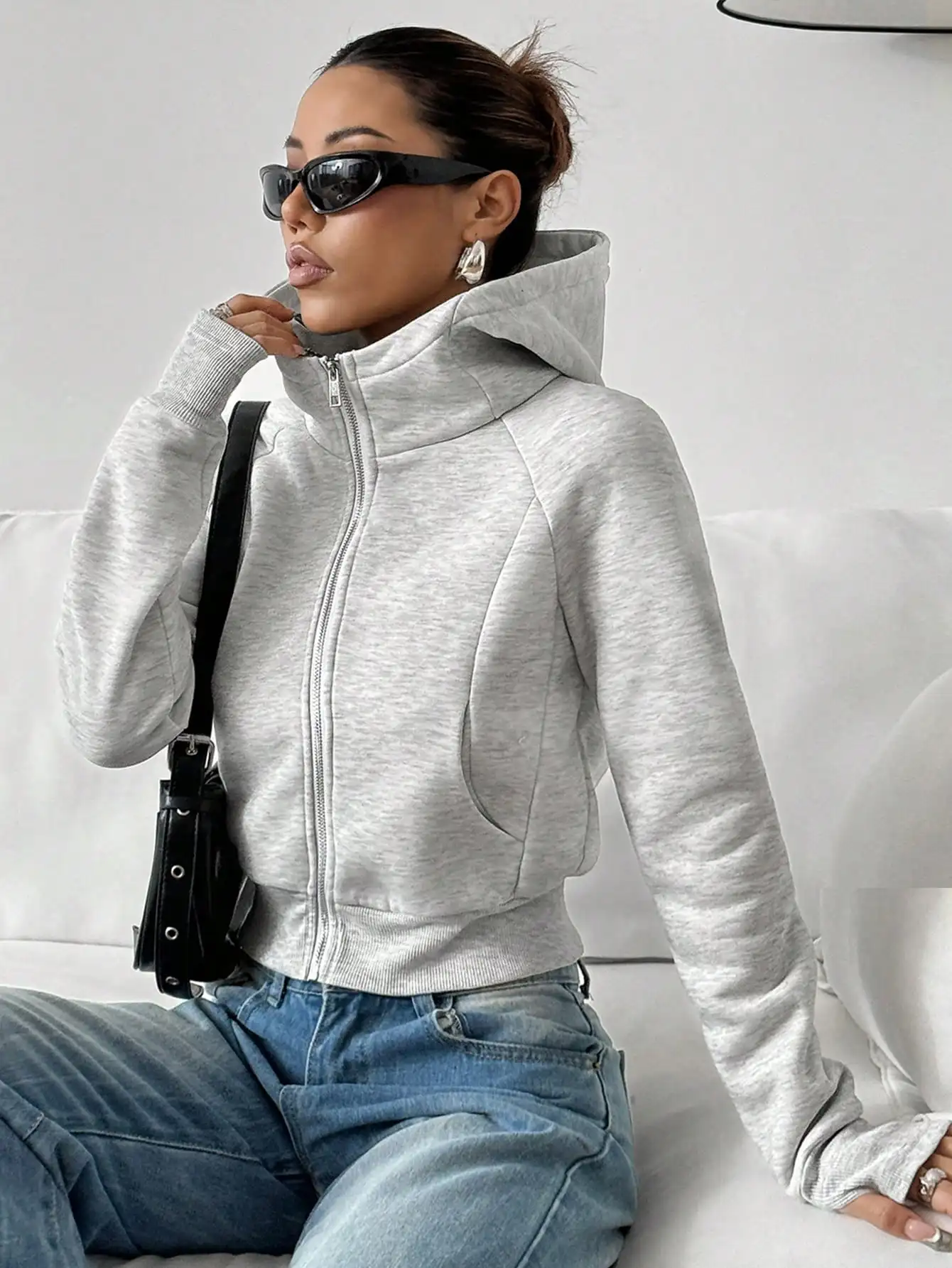 

Женская серая укороченная толстовка на молнии с карманом-кенгуру, в повседневном уличном стиле