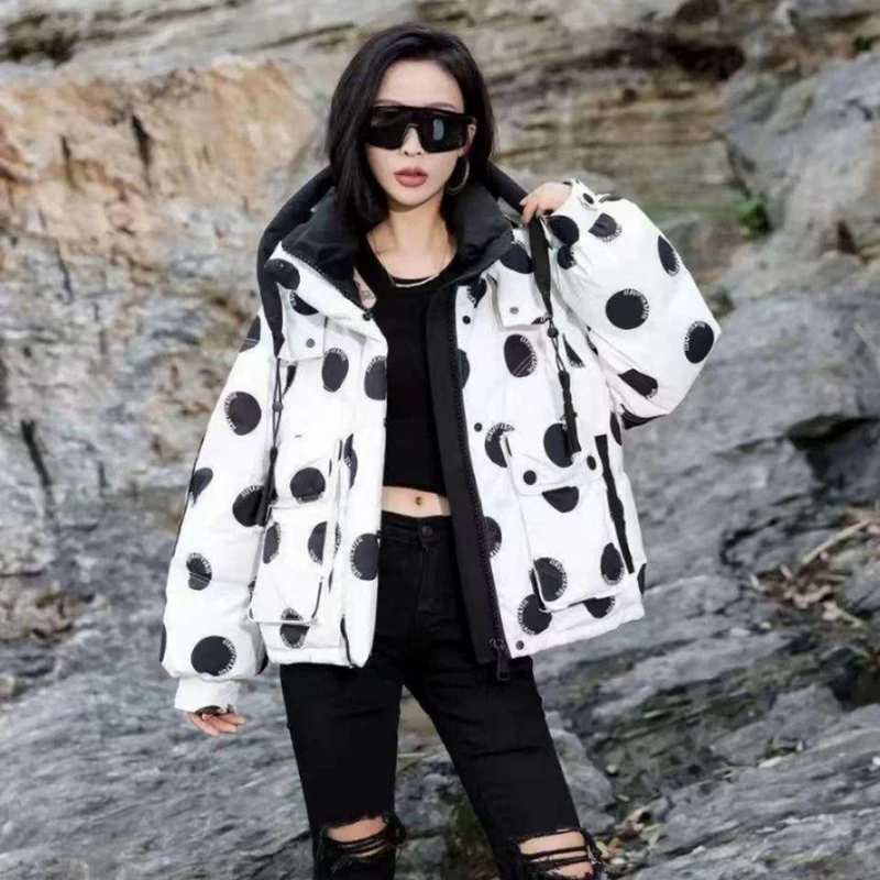 Piumino invernale con cappuccio corto patchwork a pois Piumino femminile spesso caldo Parker Outwears Piumini d'anatra bianchi con tasca grande da donna