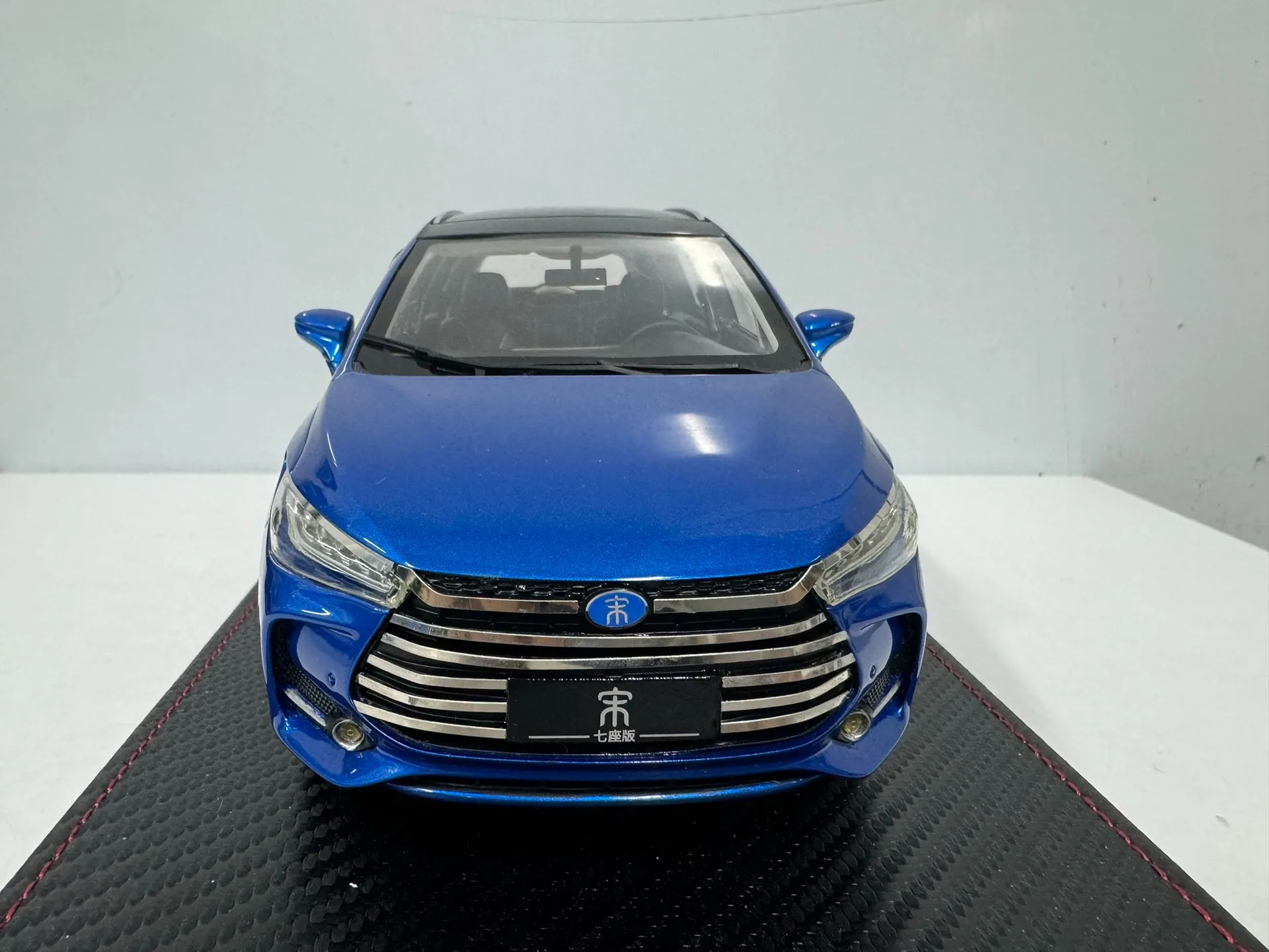 

Литая под давлением BYD 1/18 песня, новая энергетическая масштабная модель автомобиля из смолы, Коллекционная игрушка, подарок, сувенир, украшение для дисплея