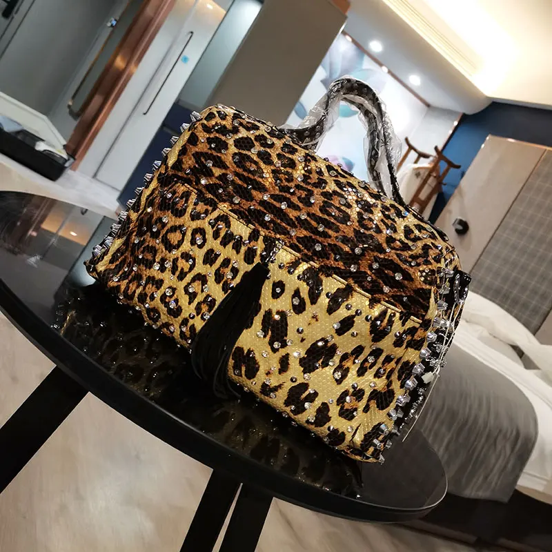 

New European And American Sexy Snake Rivet Diamond Inlaid Women's Bag Luxury Brand Personalized Fashion Casual Versatile Handbag