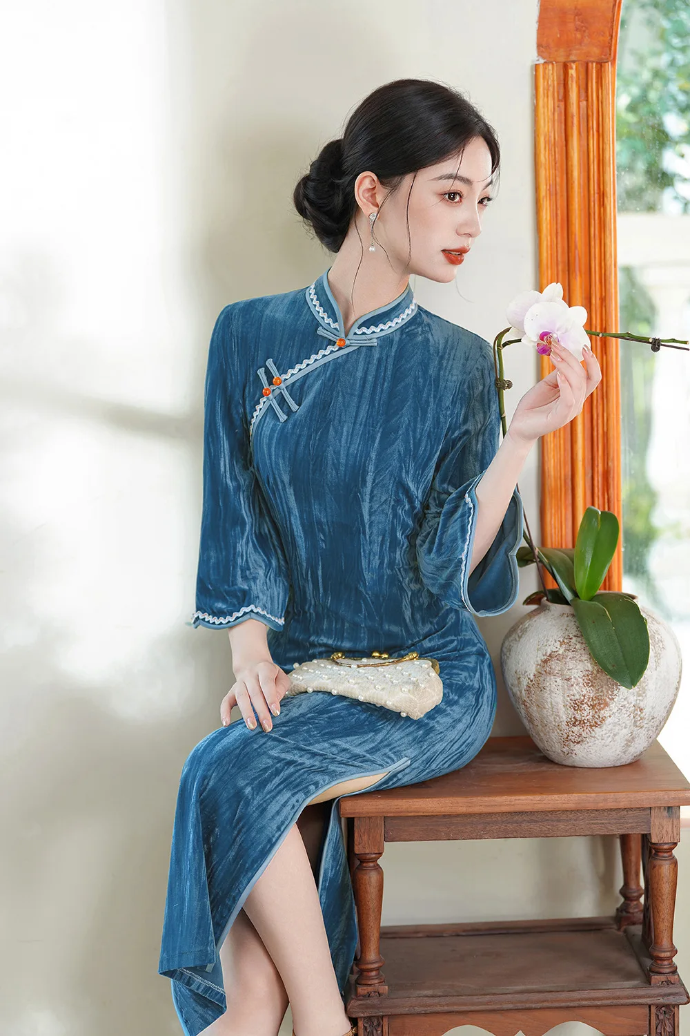 

2025 Autumn New Style Retro Velvet Long Sleeve Junior Style Daily Improved Cheongsam Female Qipao Dress
