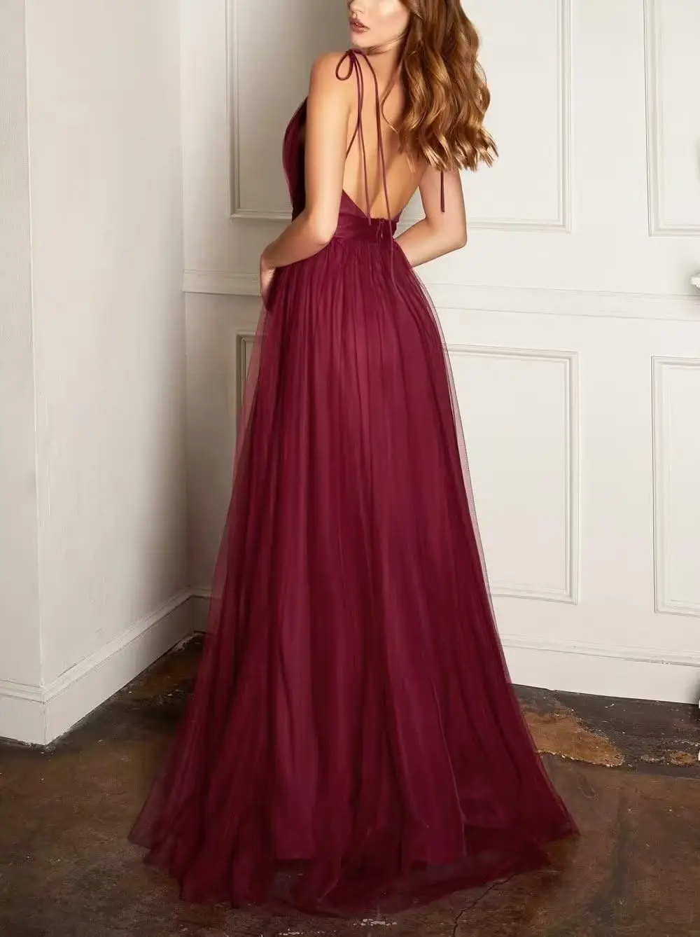 Sexy V-Ausschnitt Tüll Brautjungfer kleid mit doppelt geschlitzten Spaghetti trägern eine Linie lange Ballkleider offener Rücken Hochzeits feier Gast kleid