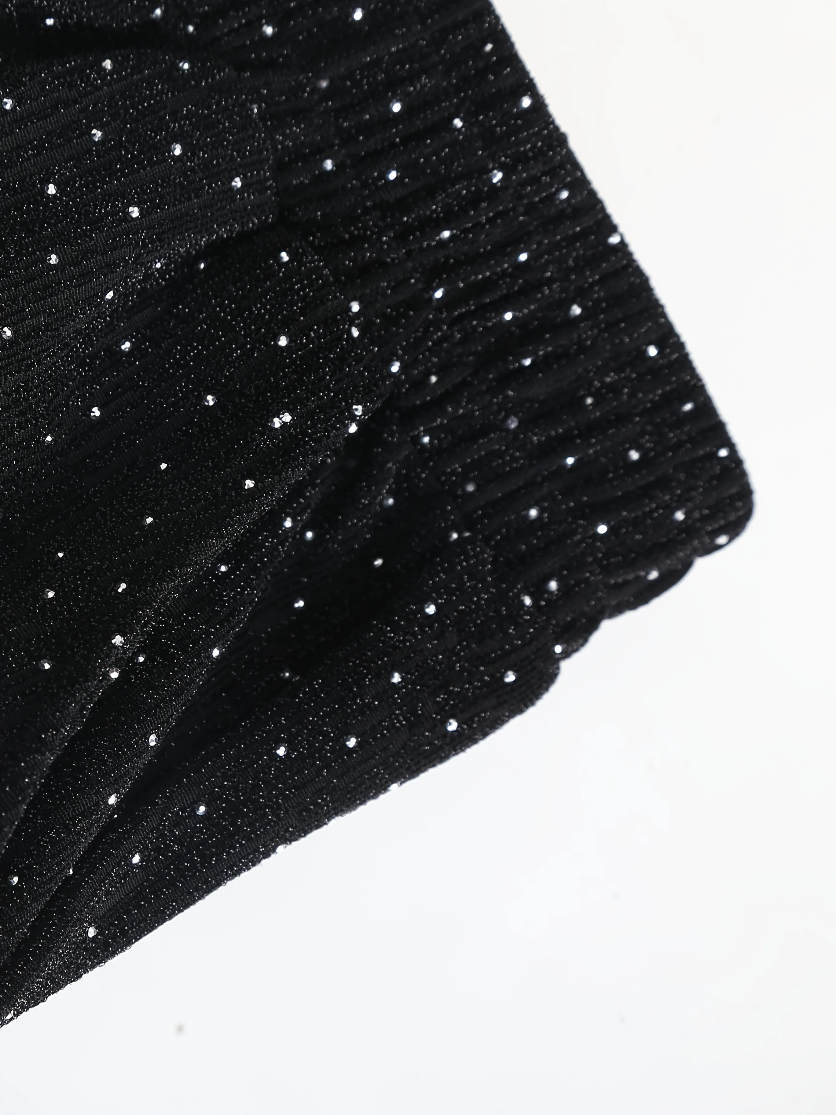 A two-piece set of high-end, shiny silk hooded sweatshirt, wide-leg pants, salt-toned, mature and fashionable casual sportswear