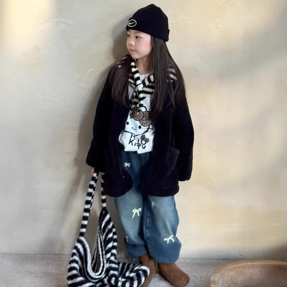 Girls Winter Fashion Fleece Lined Denim Pants 2026 New Butterfly Knot Embroidered Wide Leg Jeans Children Blue Trousers