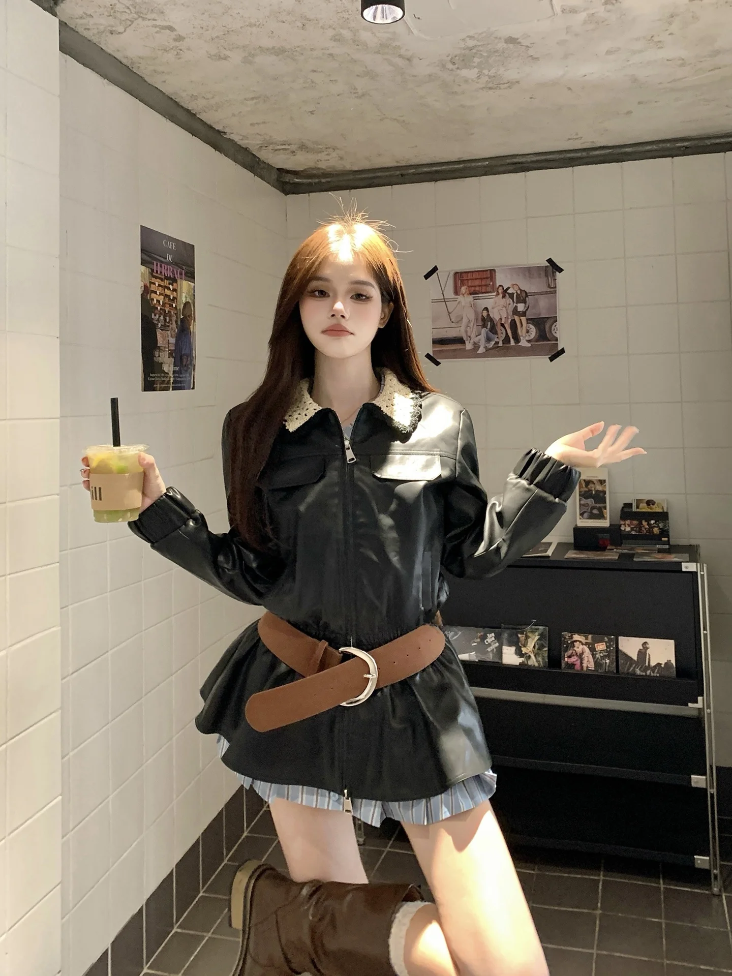 Jaqueta Feminina de Couro Sli com Design de Colarinho em Patchwork, Efeito Emagrecimento, Sobretudo Elegante