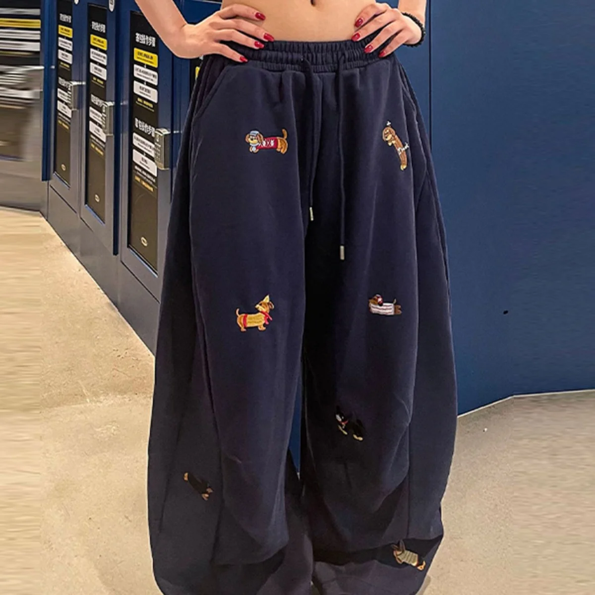 Bestickte Dackel-Sweatpants, lockere Freizeithose, weites Bein, Paar-Streetwear, lustige Mode, bequeme Hose, Baggy-Sweatpants – Detail 17