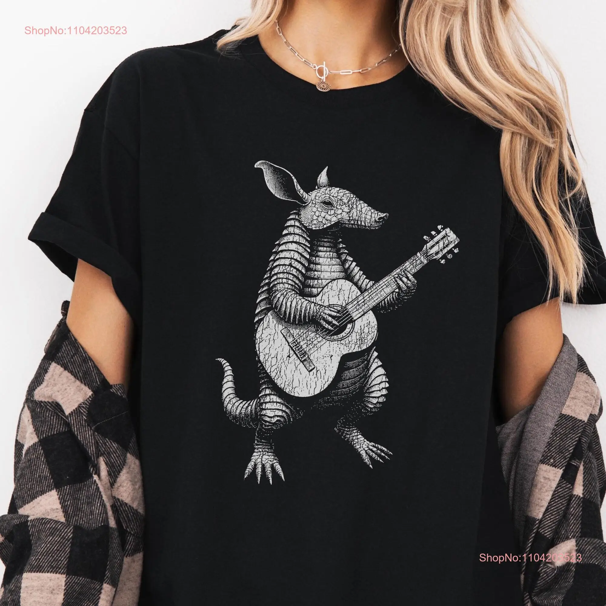 Texas Armadillo Guitar Player GifT T Shirt Vintage Country Music Lover Cool Present for Guitarists Musicians Texans