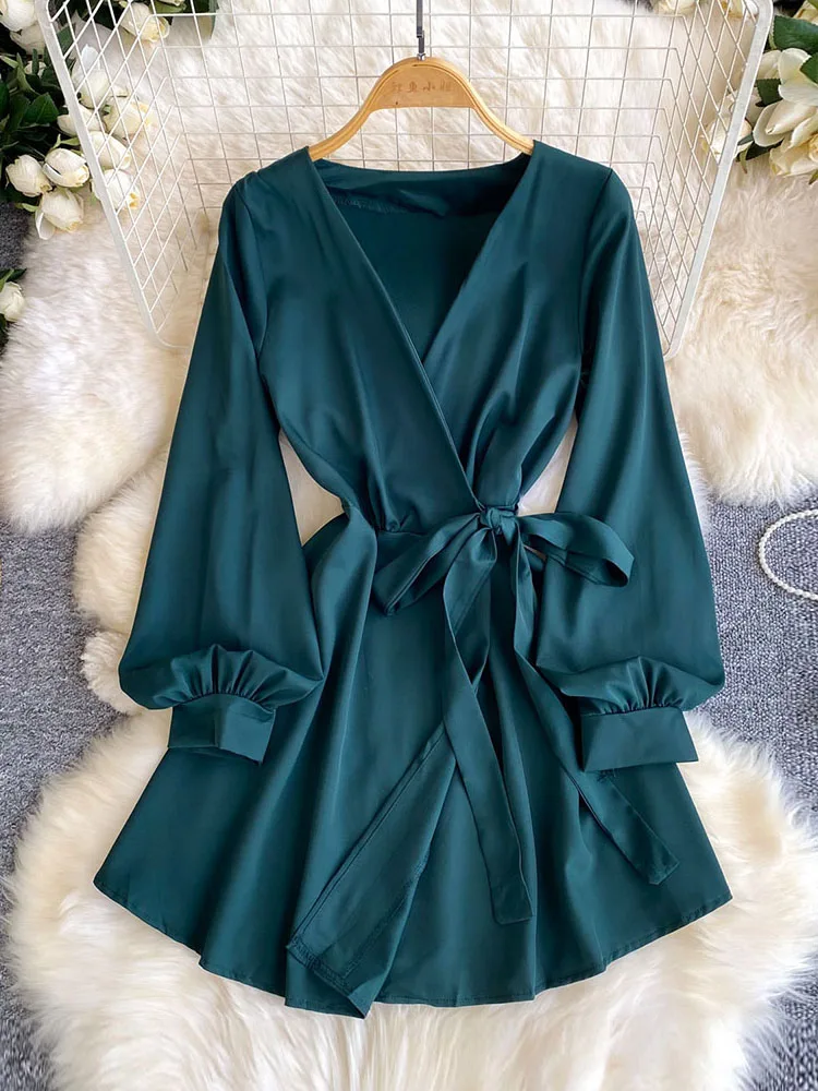 

Женское летнее платье с глубоким V-образным вырезом, на бретельках, с приталенной талией, А-силуэт, в корейском стиле, из атласа, с рукавами-фонариками, элегантное, DS345