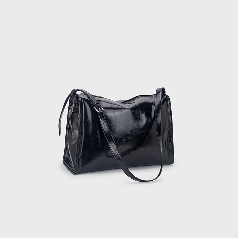 

The new 2025 autumn and winter soft leather feeling pillow bag, large-capacity which can be worn crossbody, is a shoulder bag