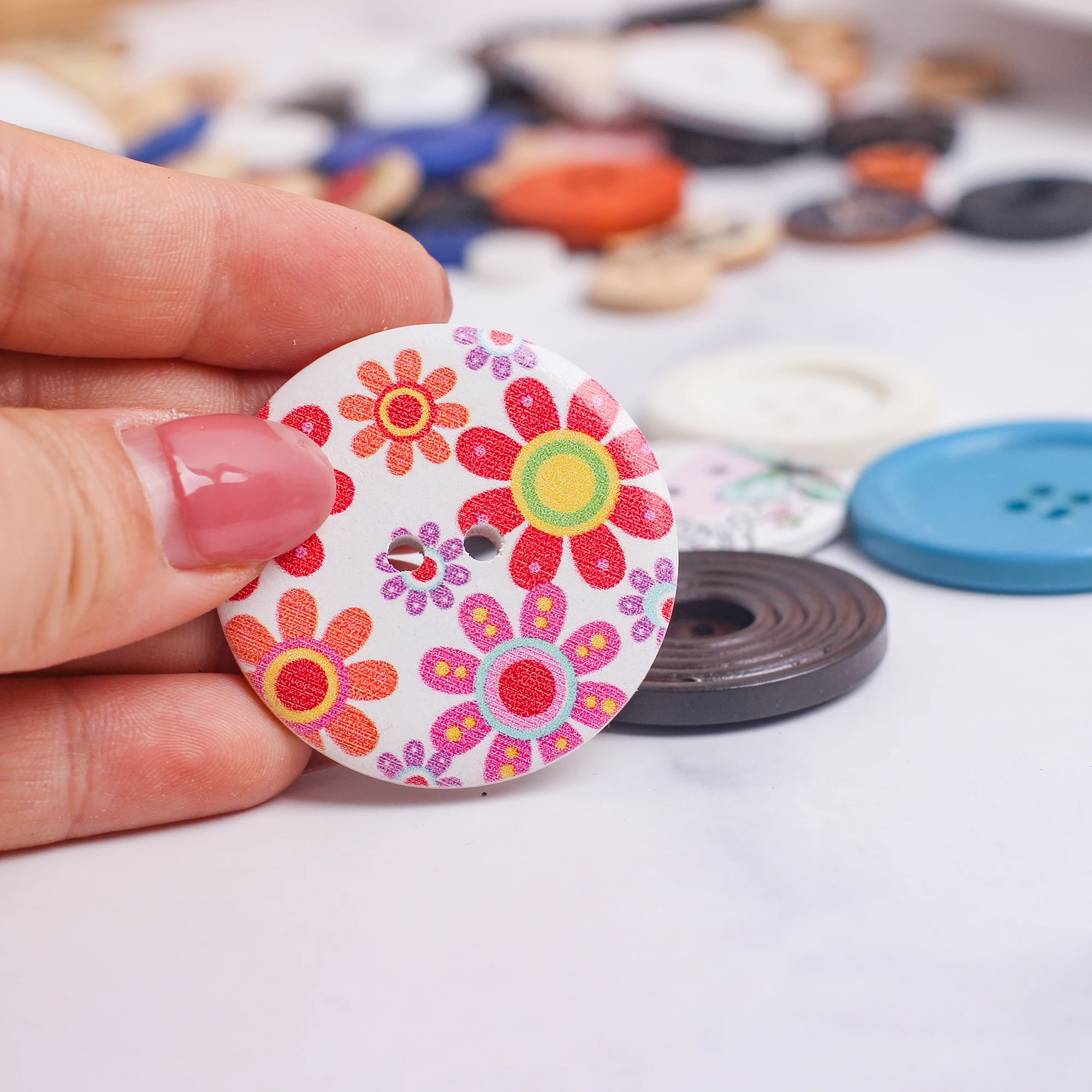 100PCS Mix 2/4 Hole Circular Dotted Line Wooden Buttons Sewing Scrapbook Clothing Sweaters Handwork Home DIY Accessories MIX001