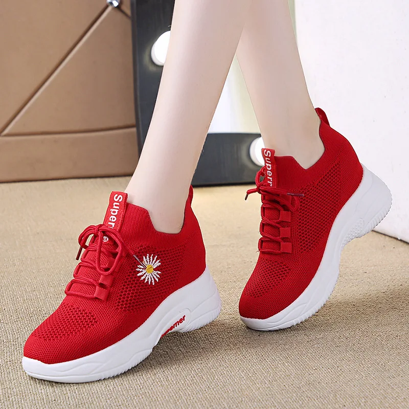 Women's Summer New Chrysanthemum Embroidery Breathable Mesh Shoes with Elevated Inner Heels and Low Heels for Casual Sports