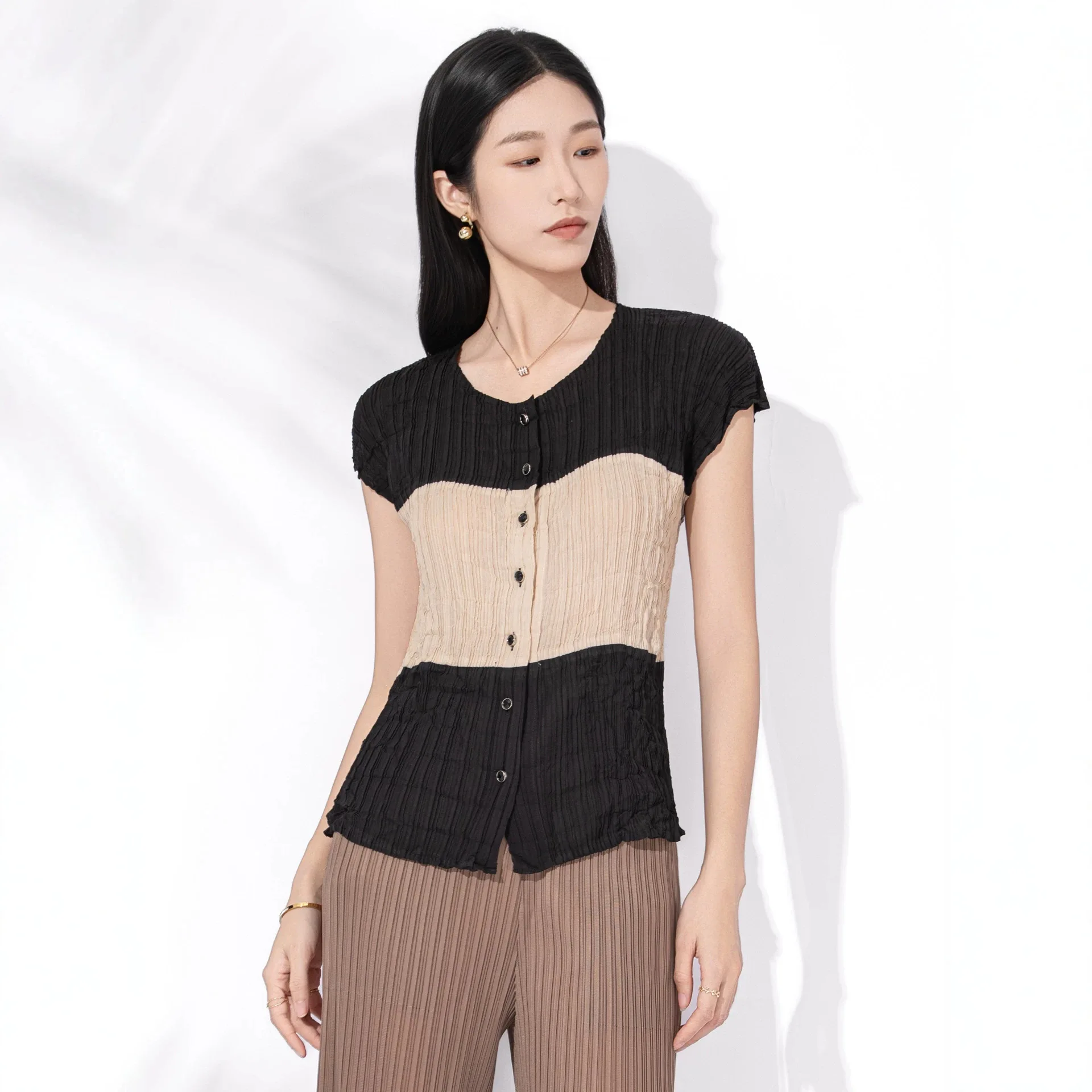 Miyake Pleated Contrast Stitching V-neck Short-sleeved Round-neck Cardigan 2026 Summer Slimming Fashion Versatile Short Top