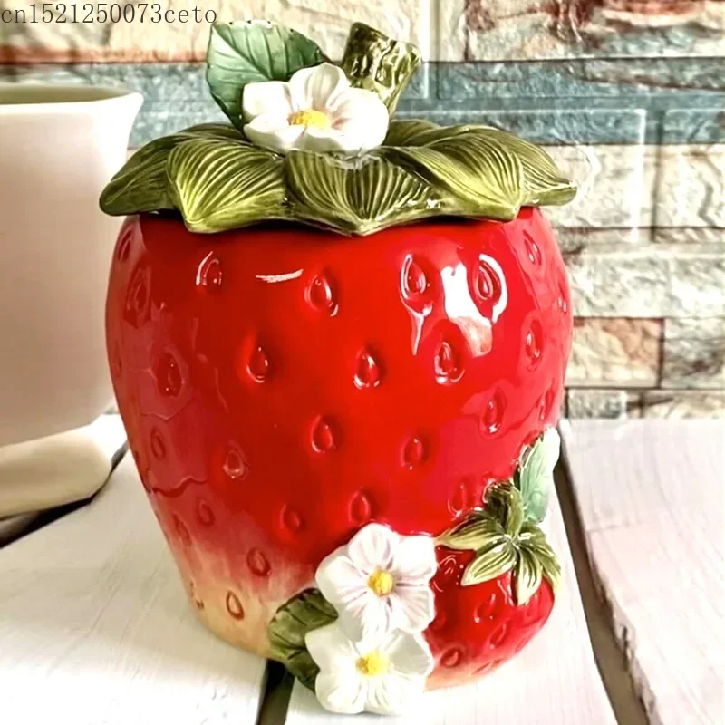 European-style Ceramic Strawberry Sealed Jar Candy Snack Jars Grain Multigrain Storage Jar Tea Box with Lid home decoration vase