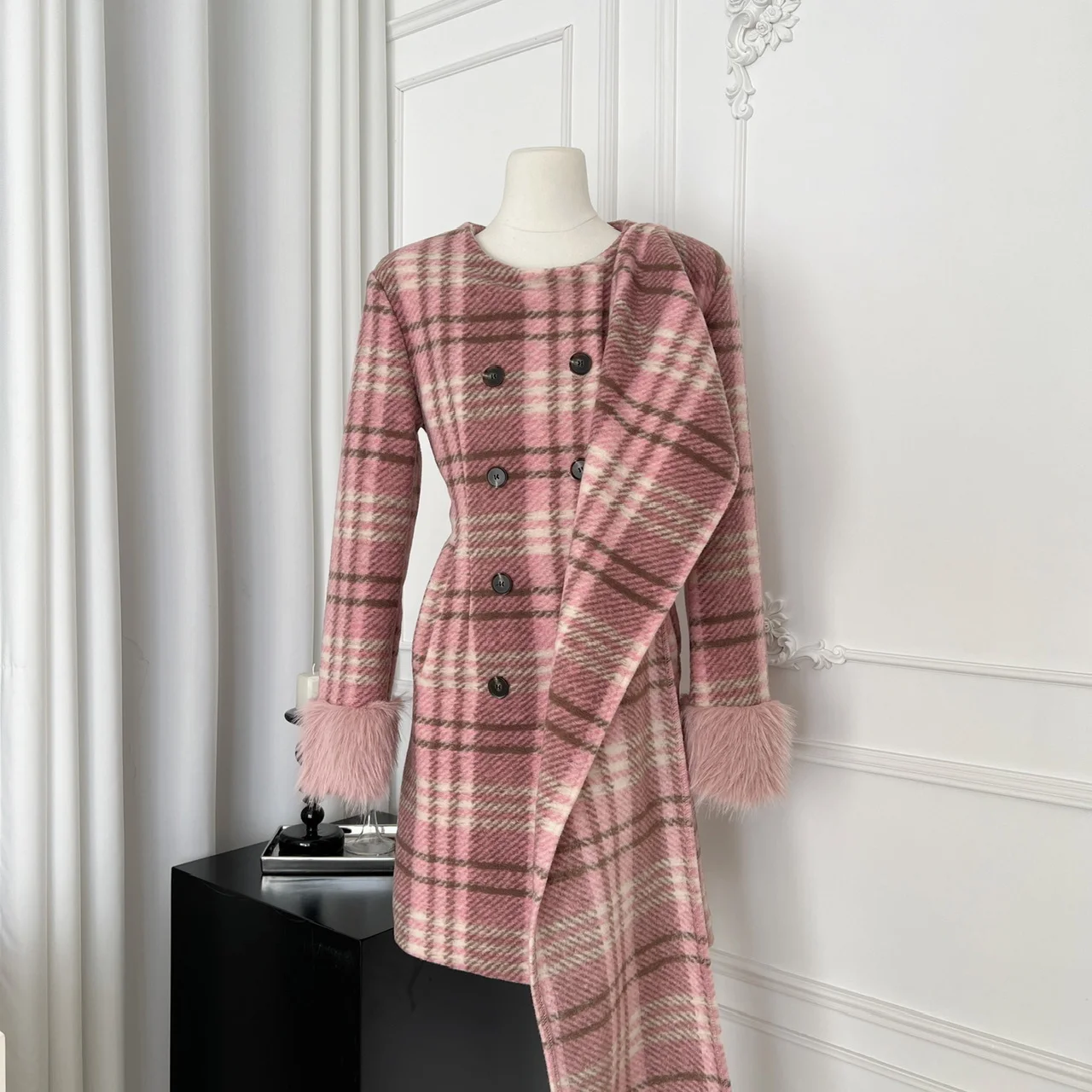 KWTX 2025 معطف نسائي جديد 100% صوف مزدوج الصدر منقوش كولوربلوك الخصر مقصوص الفراء تقليم سميكة الشتاء أنيقة عادية #2