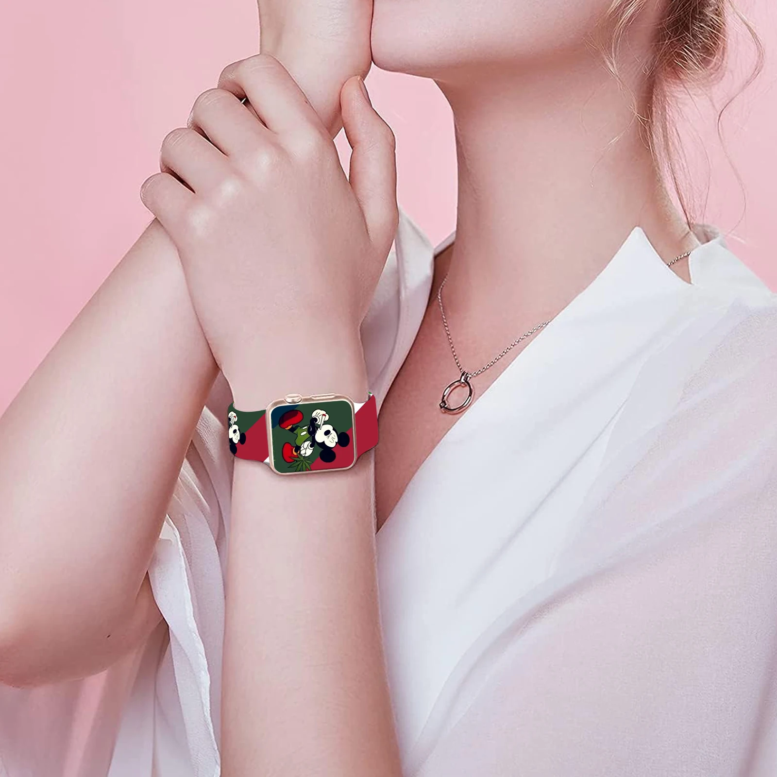 Bedrucktes Uhrenarmband der Disney-Serie, geeignet für Apple Watch 11/10/9/8-Band, Silikonarmband, austauschbar, iWatch 46 mm/44 mm/42 mm/41 mm