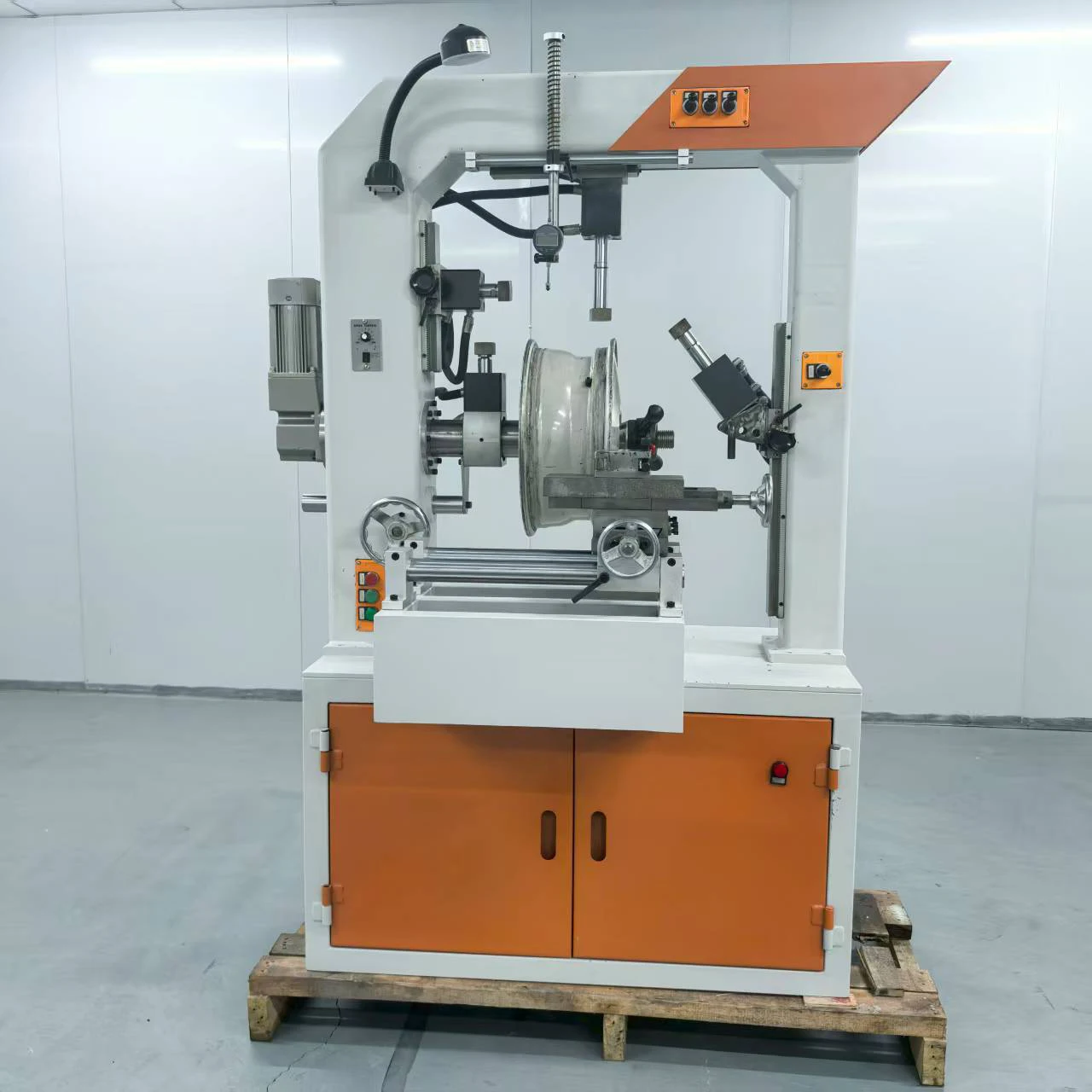 Factory Direct Sale Automobile Wheel Hub Repair Machine Aluminum Alloy Rim Straightening Machine Repair Equipment Vehicle