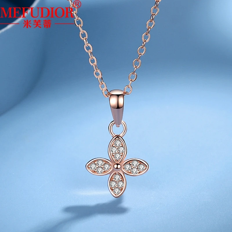 18K Gold Lucky Flower Pendant Inlaod Moissanite Diamond Female Necklace Jewelry For Women 45CM Chains Birthday Gifts