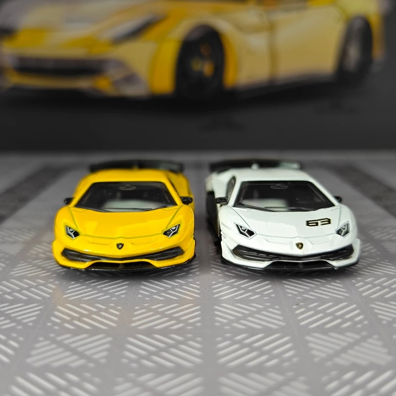 

Модель автомобиля Lamborghini SVJ из сплава, масштаб 1:64, для декора рабочего стола, коллекционная, с высокой детализацией, отличный подарок.