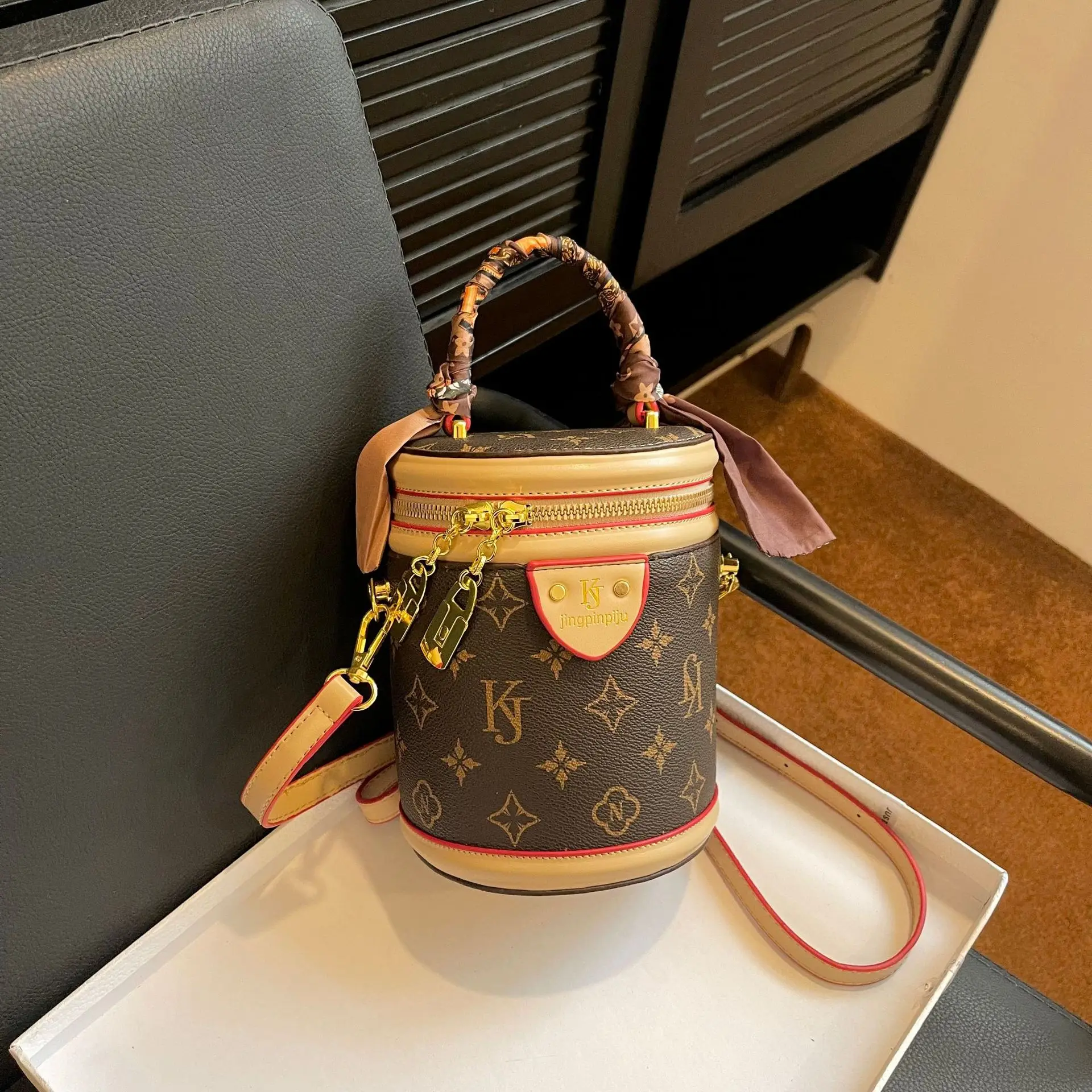 

Bolso ciliandrico para mujer, новинка 2025, bolso de mano Ретро ciliandrico rojo de red, bolso de hombro tipo bandolera con flo