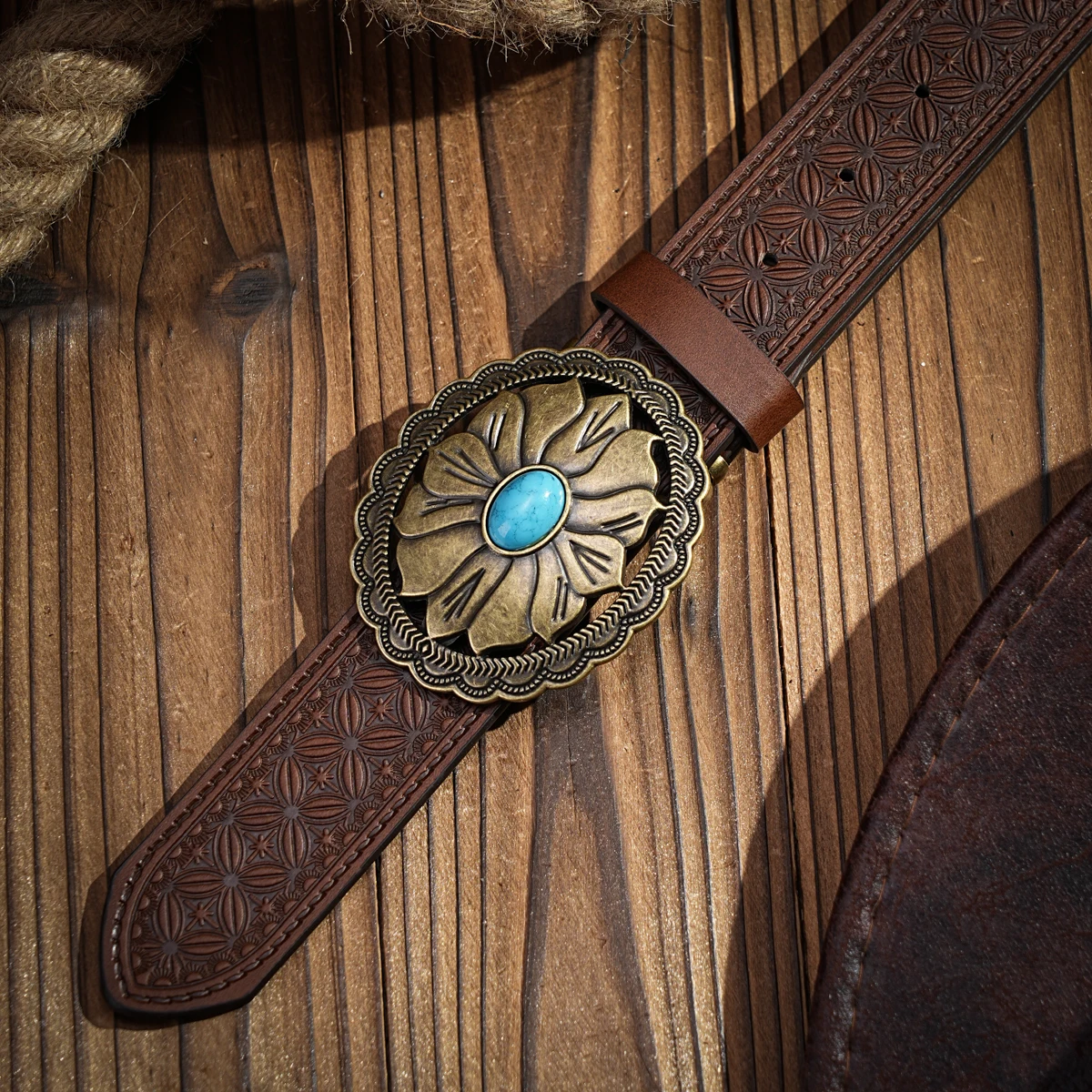 Ein lässiger, individueller und Retro-Gürtel, Kleidungsaccessoire im Western-Stil, Metallschnalle, PU-Gürtel, geeignet für Männer und Frauen. – Detail 6