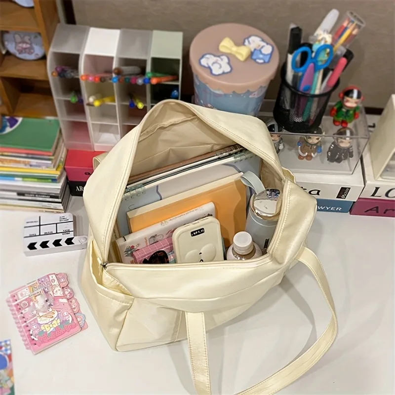 Modische Tragetasche mit niedlichem Schulter-Plüsch-Charm, mehrere seitliche Taschen, Vordertasche mit Reißverschluss, große Kapazität, Handtasche, Reisetasche für Damen – Detail 6