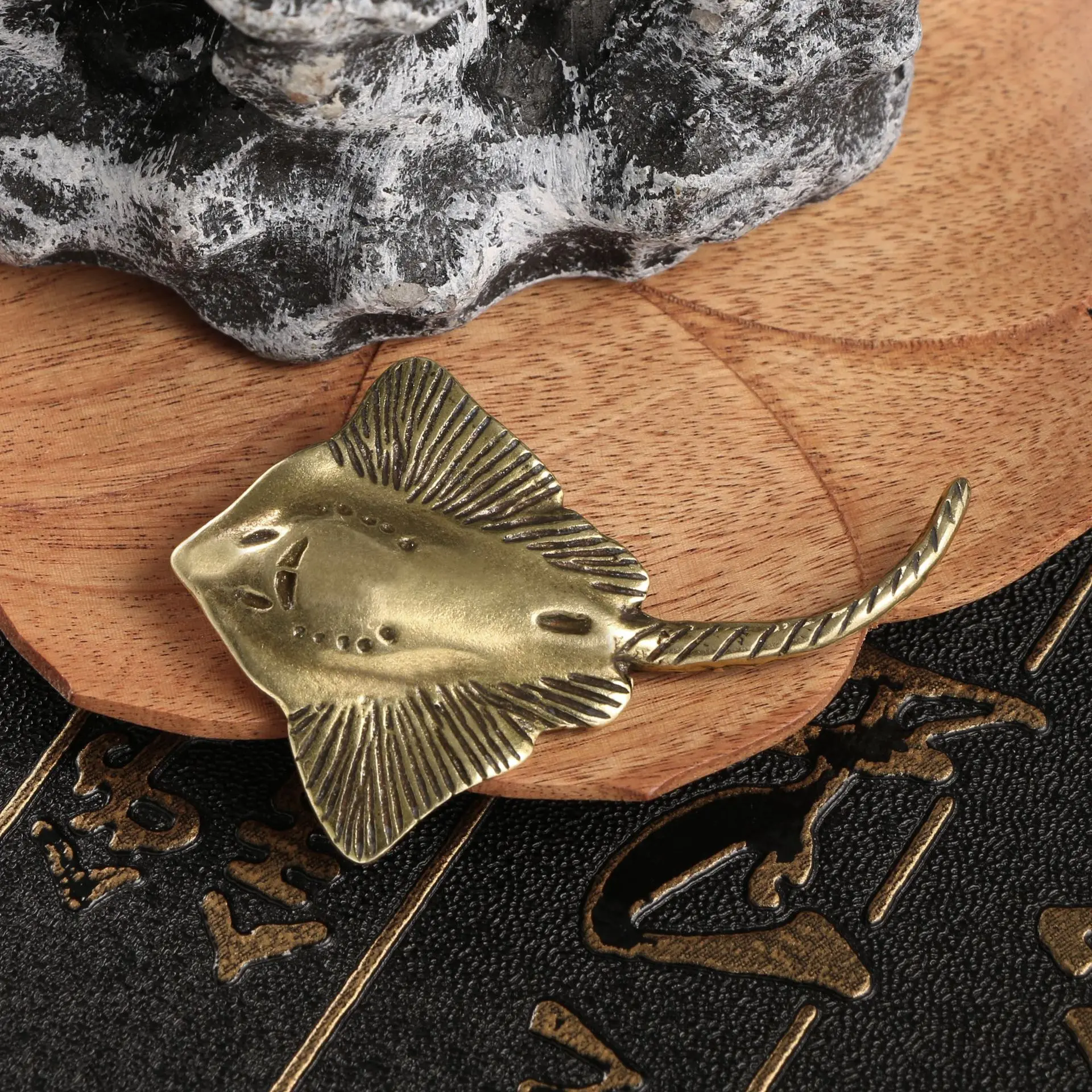 Manta Rays Devil Fish Desk Decoration Marine Organisms Metal Figures Copper Handicrafts Collectibles Tea Pet Ornaments Souvenir - Image 3