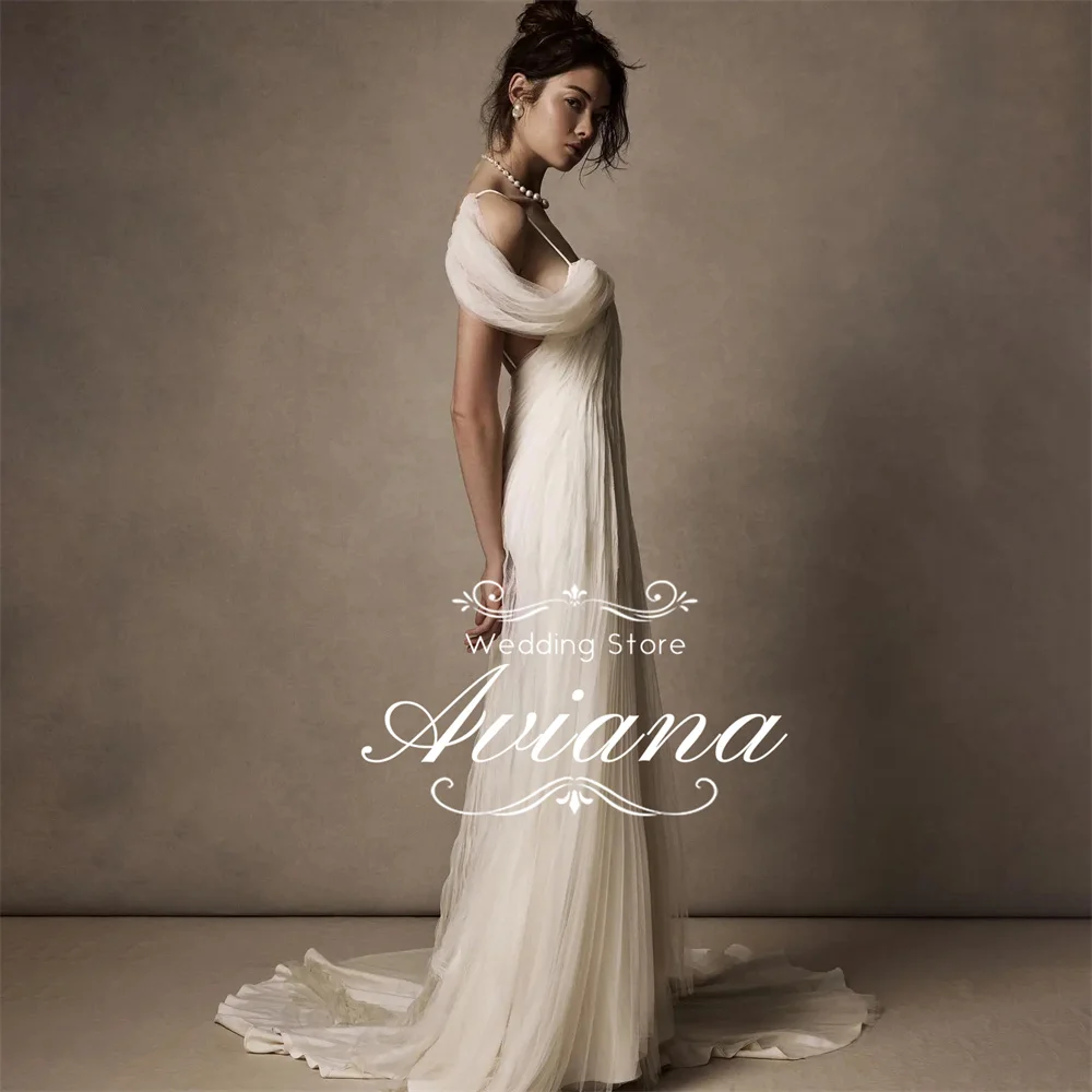Maßgeschneidertes schulterfreies Aviana-Brautkleid aus plissiertem Tüll mit langer Schleppe, elegant, handgefertigt, hochwertig, individuelle Größe, perfektes neues Design