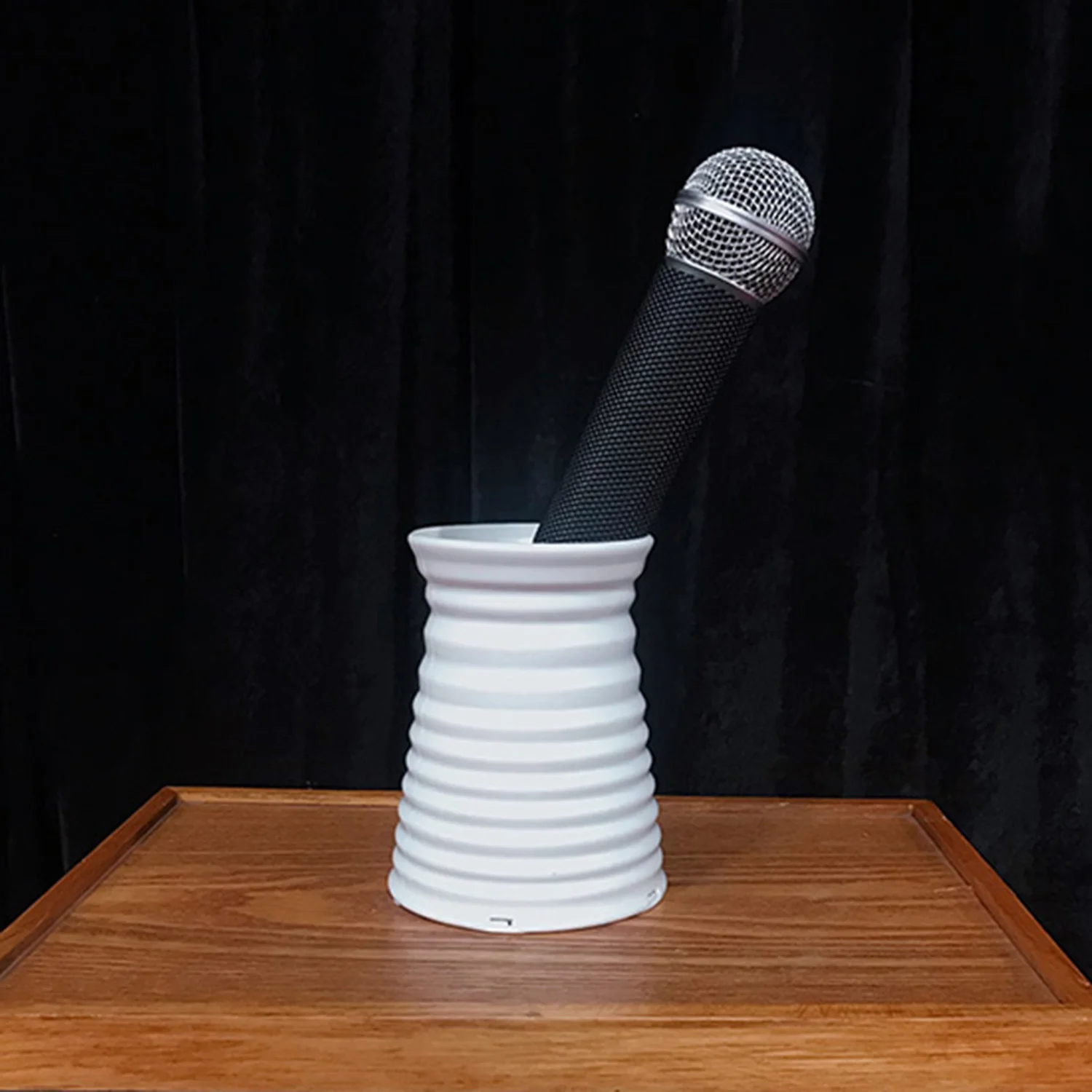 

Microphone to Bouquet Stage Magic Tricks Illusions Gimmicks Props Magicians' Microphone Changes into Feather Flowers Funny Magia