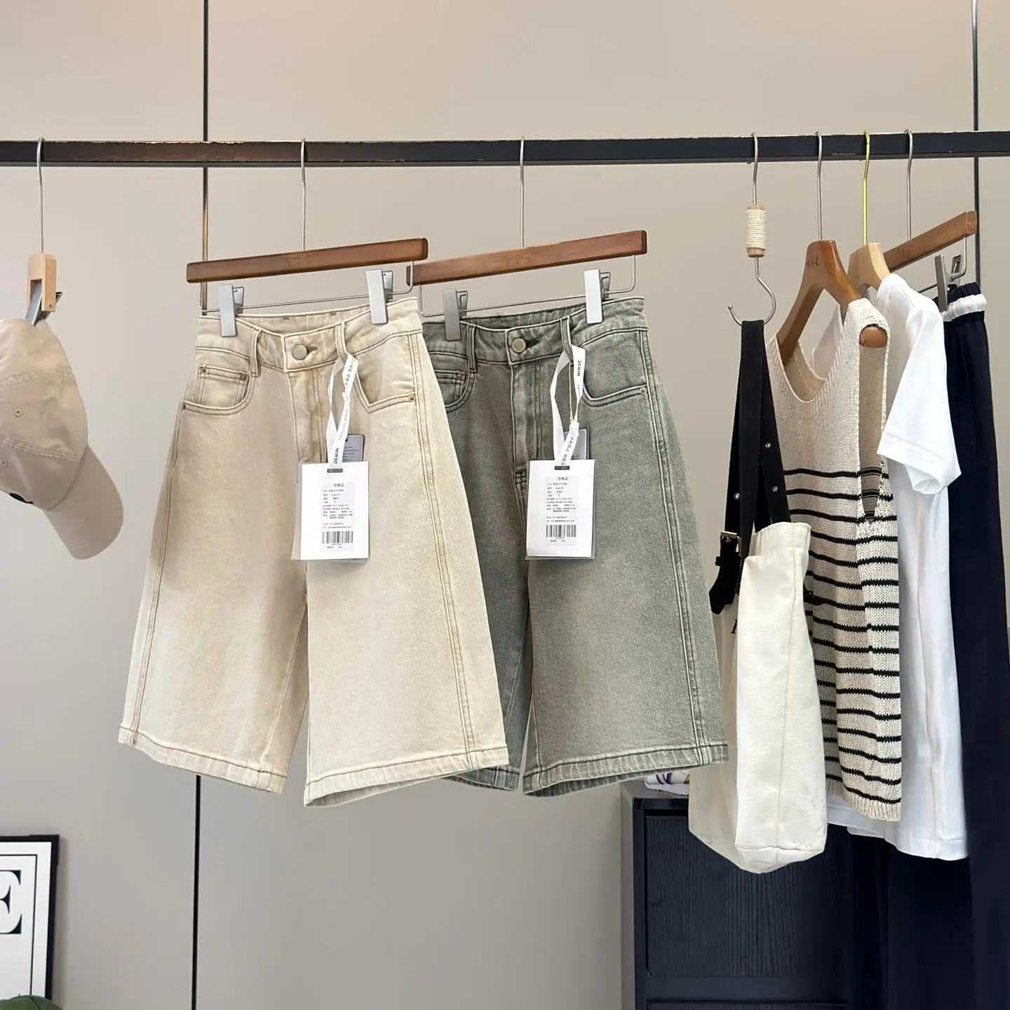 

Retro Rayon Cotton Blend Soft Washed Wide Leg Five-Quarter Mid-Pants Jeans Shorts Summer High Waist Straight Cut Ladies Jeans...