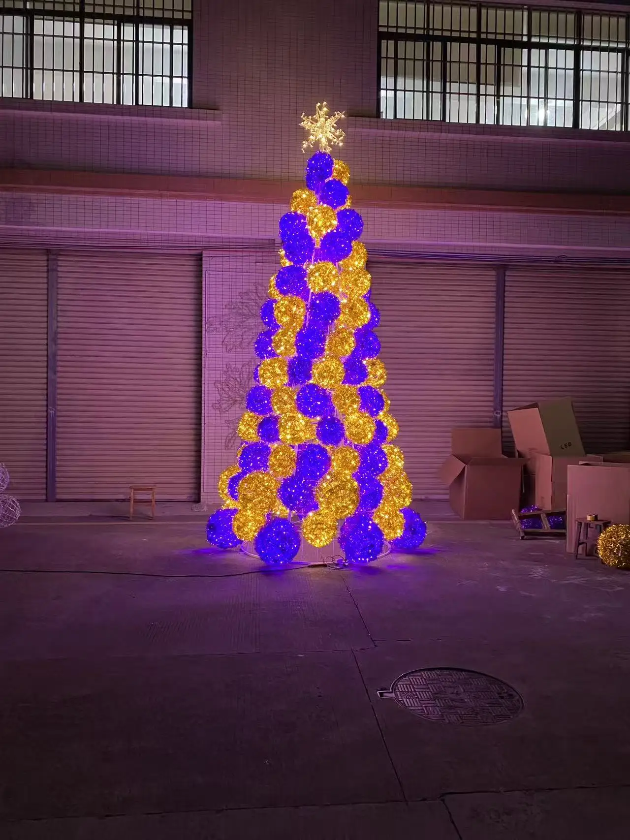 High Quality IP65 LED Christmas Tree Lights Giant Festive Cone with AC Power Supply for Outdoor Shopping Mall Decorations 5M