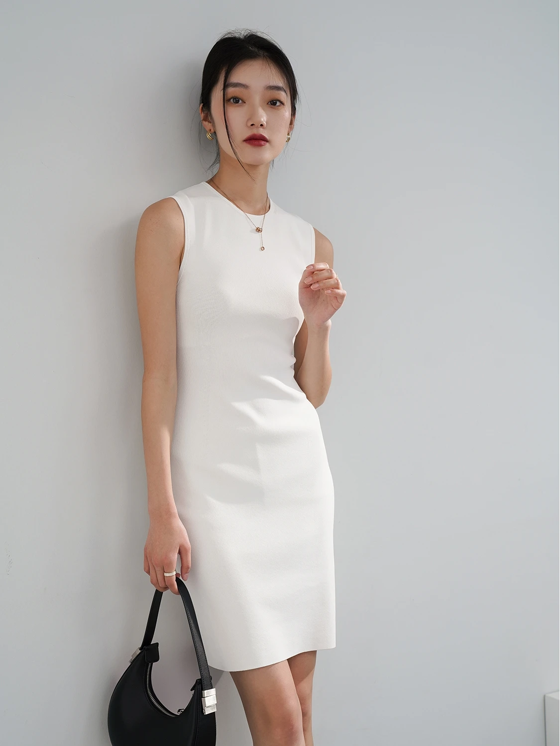 Viscose Solid Bodycon Stretch Knitted Mini Dress 2024 Women‘s Spring/Summer Stylish Cut Sleeveless Dress White