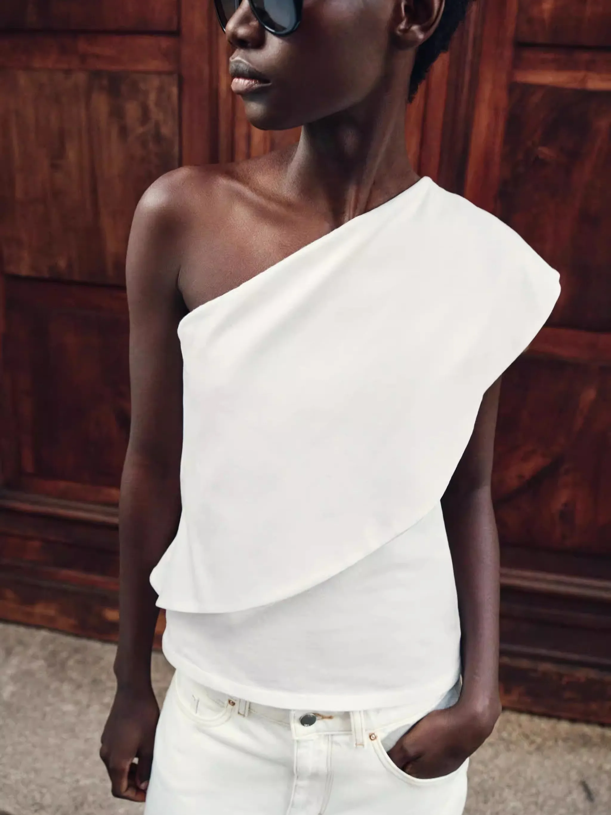 New Summer Women's Fashion Asymmetric Shoulder Bared Short Sleeve Pure Color Top Ethnic Stage Clothing 18-25 Years Old