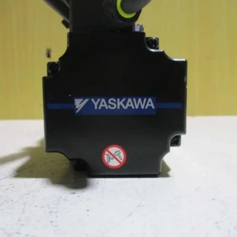 New In Box Yaskawa SGM7J-02AFA21 Servo Motor 1 Year Warranty