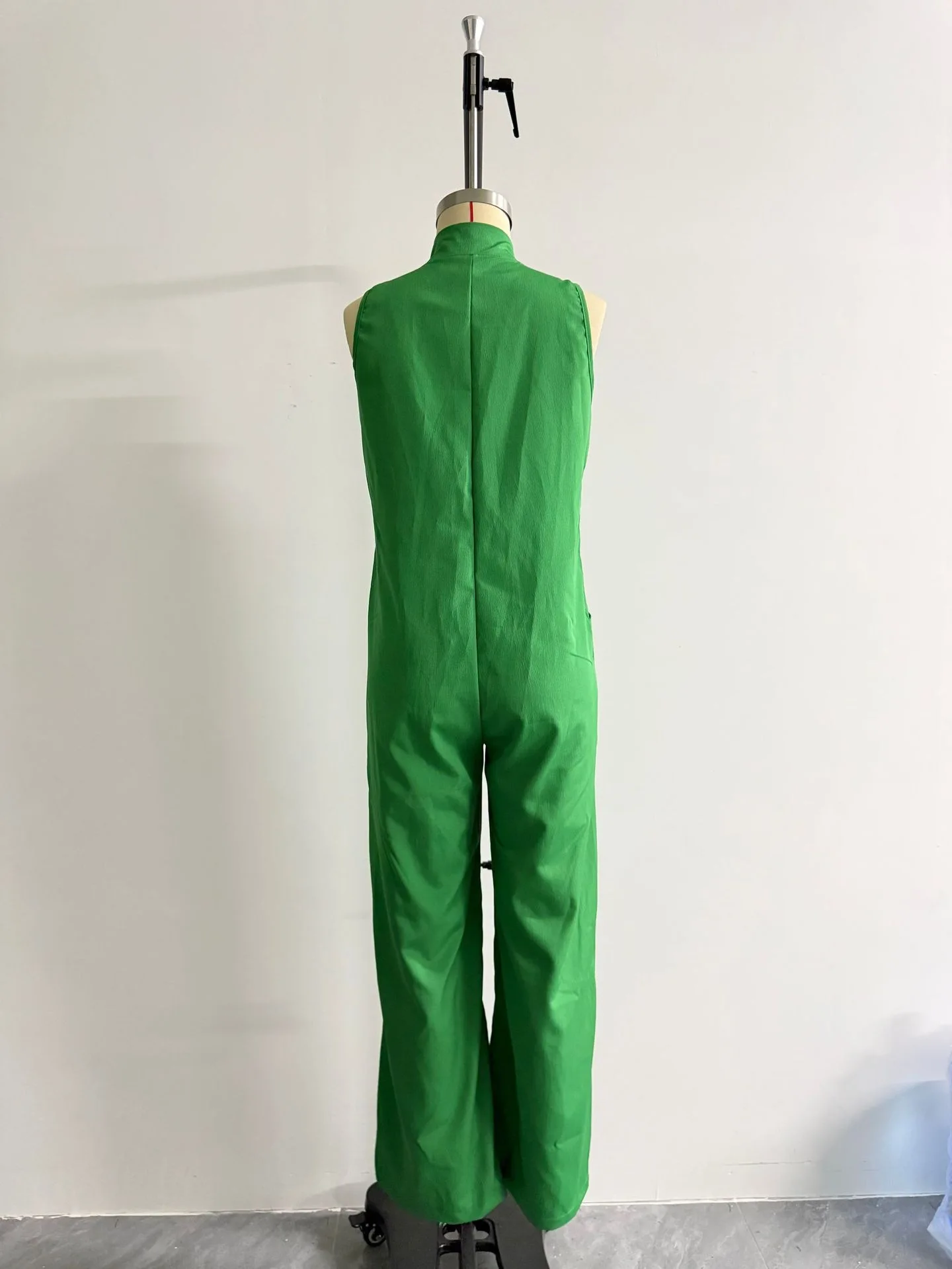 Urlaubs-Jumpsuit mit Stehkragen, ärmellos, aus Leinen, mit Knopfleiste, locker geschnittene, weitbeinige Hose, Damenbekleidung – Detail 3