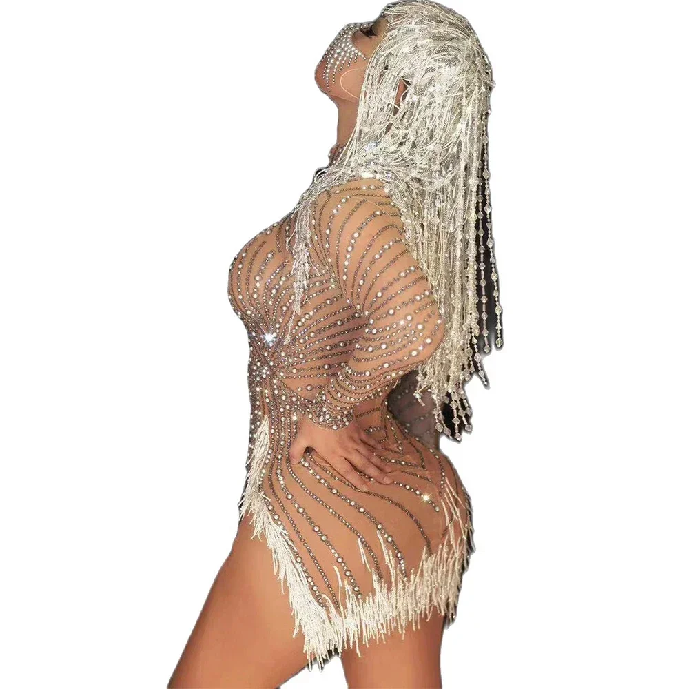 Vestido de mujer con flecos y cuentas adornados con diamantes brillantes, ropa de escenario