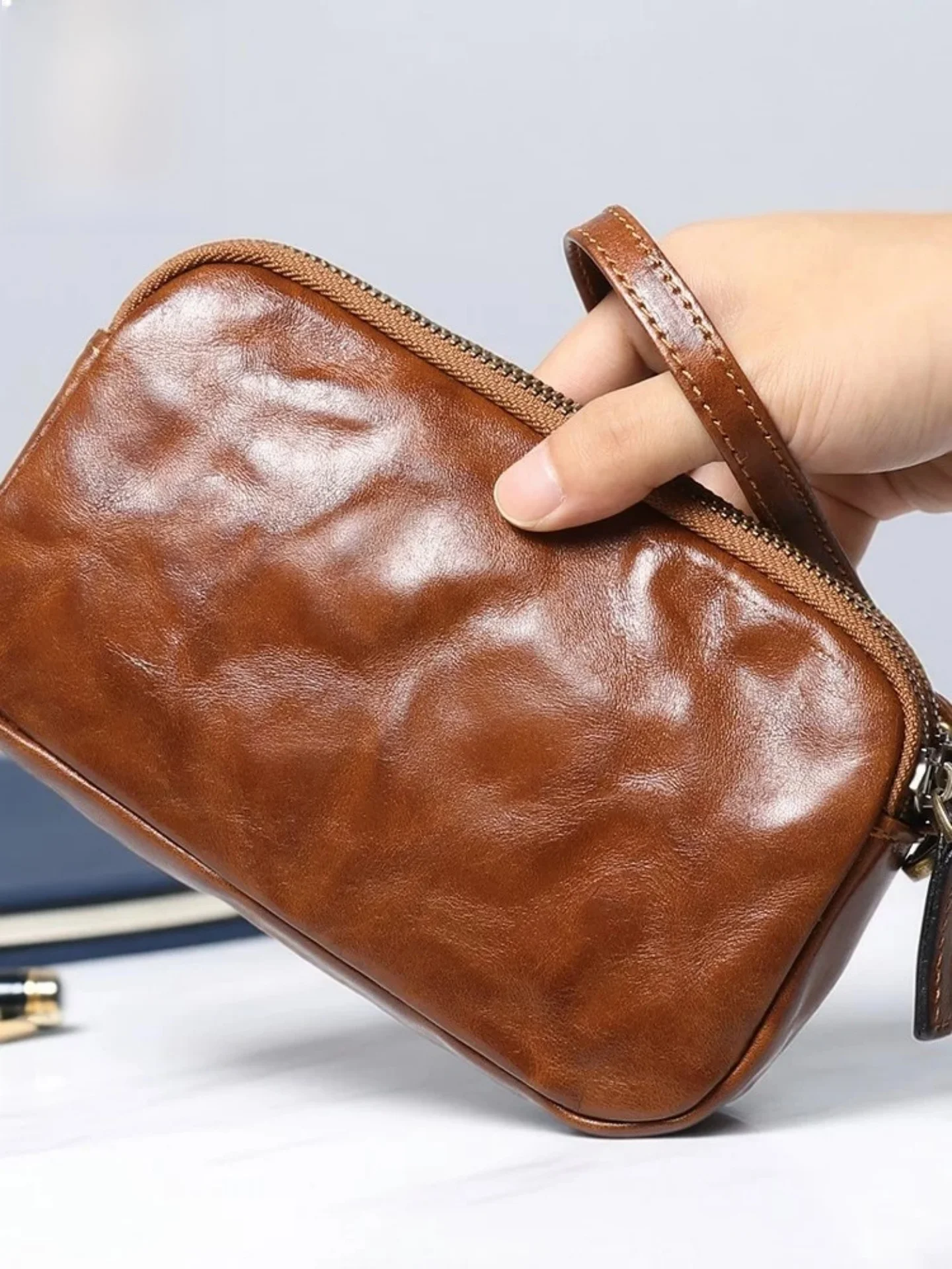 bolso-de-mano-de-cuero-genuino-yuqixuan-para-hombre-estilo-retro-monedero-con-patron-grabado-piel-de-vaca-de-primera-capa