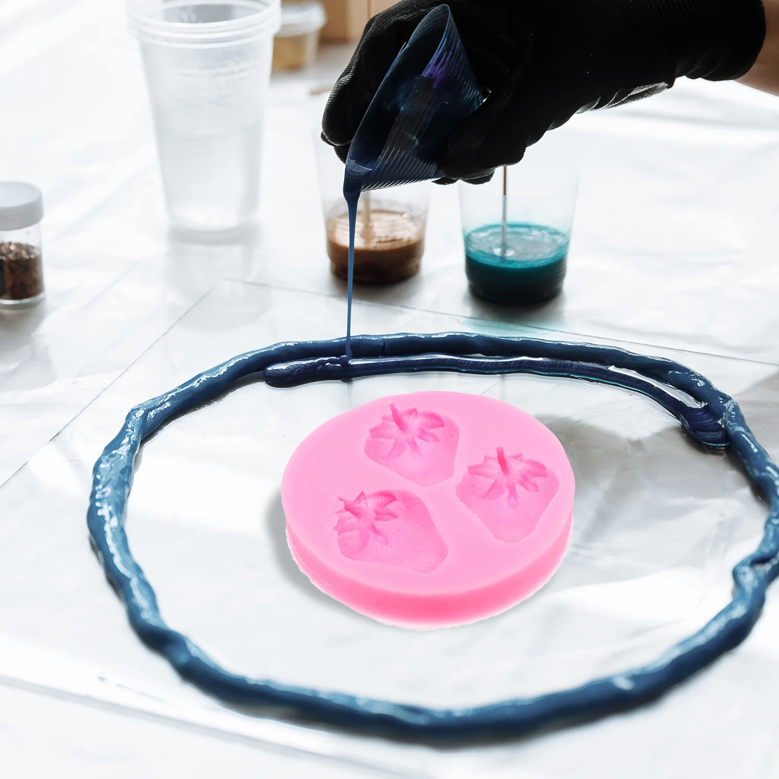 แม่พิมพ์ซิลิโคนรูปสตรอว์เบอร์รี 3 ชิ้น แบบยืดหยุ่น ใช้ซ้ำได้ สำหรับงานหล่อผลไม้ ทำเครื่องประดับอีพ็อกซี่ งานฝีมือ อุปกรณ์อบขนม น้ำหนักเบา พกพาสะดวก