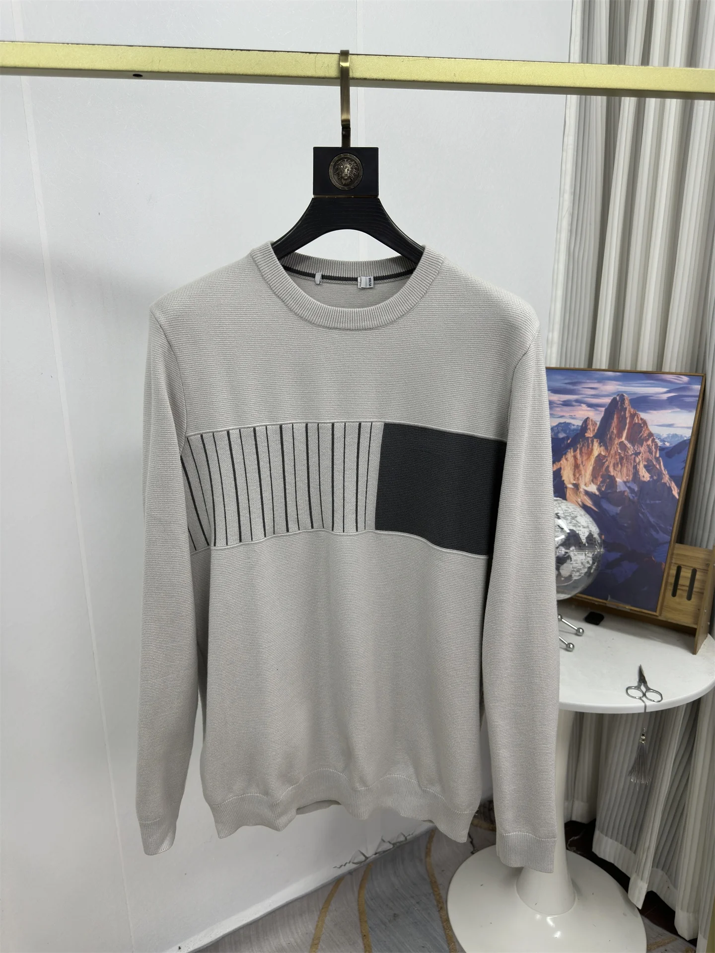 

Брендовая этикетка с обрезанной кромкой! Простой вязаный свитер в полоску с круглым вырезом для мужчин, весенне-осенний, с длинными рукавами, мягкий, удобный, универсальный.