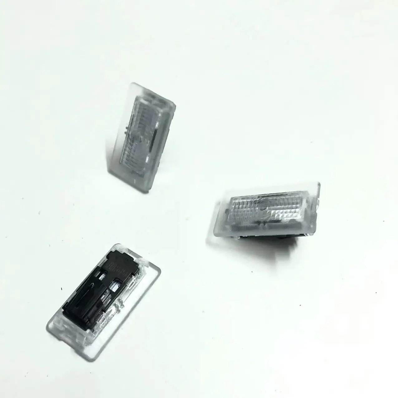 

For Tesla MODEL 3 Welcome Light 1007151-70-E