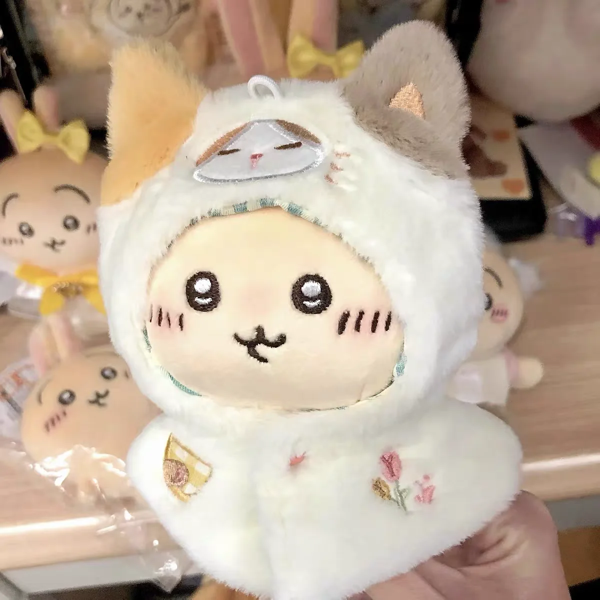 

MINISO Chiikawa кукла Усаги мультяшный кулон кошка кукла брелок милая и забавная одежда съемный подарок для девочек романтический