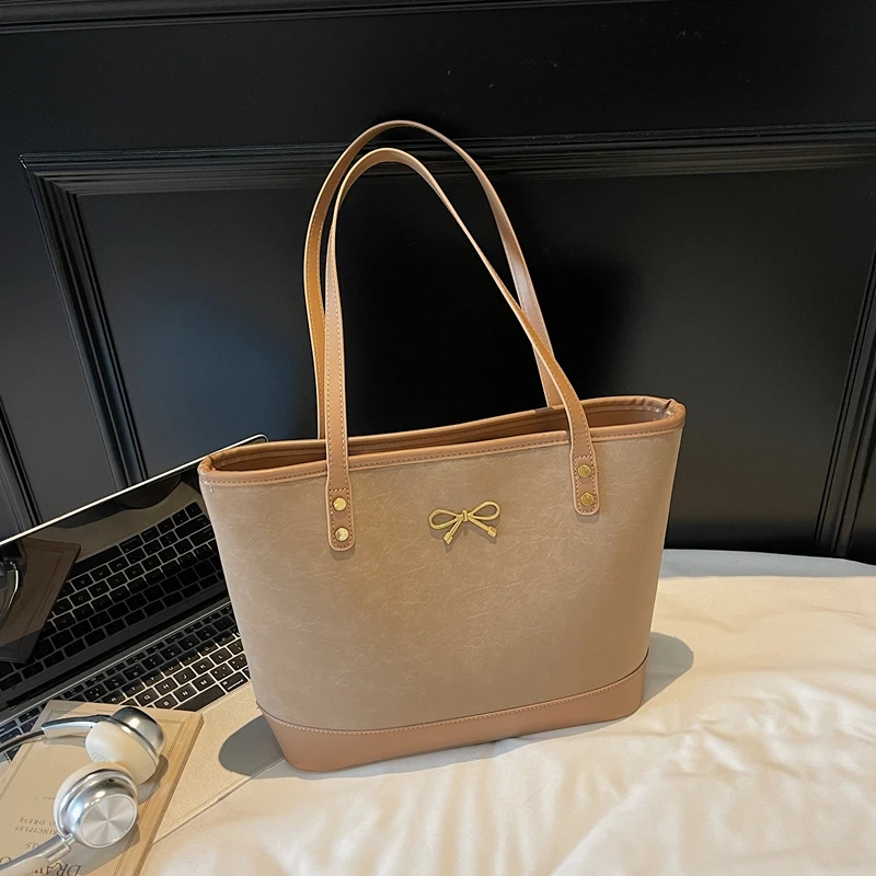 

Classic Messenger Bag For Women, Resilient Leather Shoulder, Luxury Brand, Famous Designer Heritage