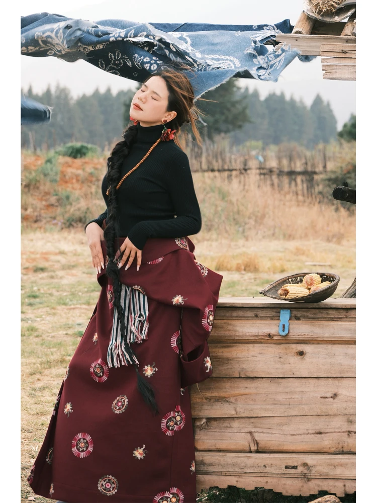 

Ретро-одежда для женщин в тибетском стиле с вышивкой из сандалового дерева, красная, для путешествий и фотосессий, этническая мода, весенняя новинка