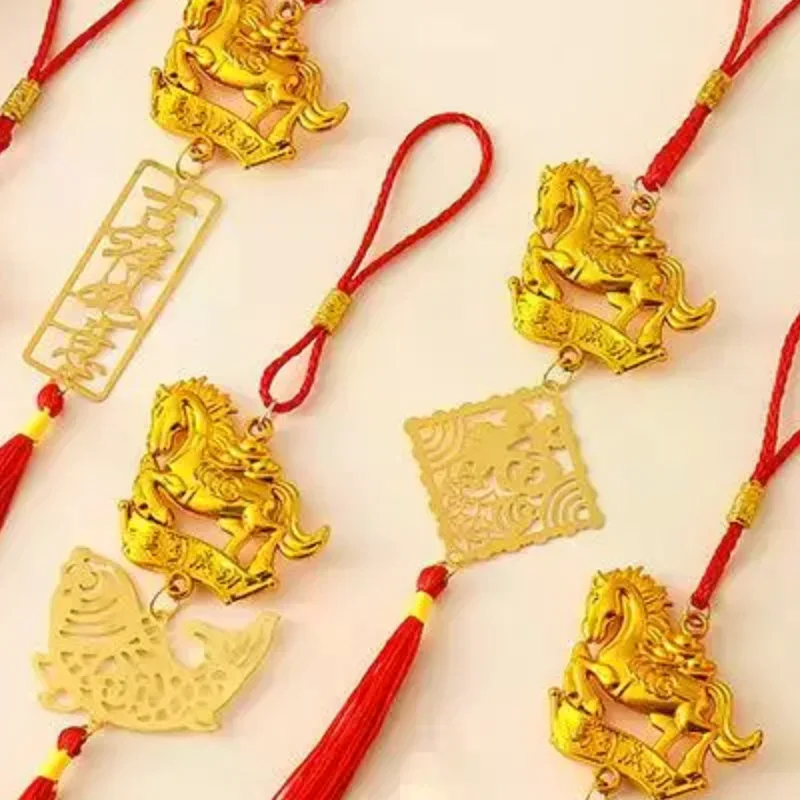 2026 سنة الحصان الذهبي البلاستيك زودياك الحصان قلادة محظوظ الربيع مهرجان المنزل سيارة حلي معلقة هدايا السنة الجديدة