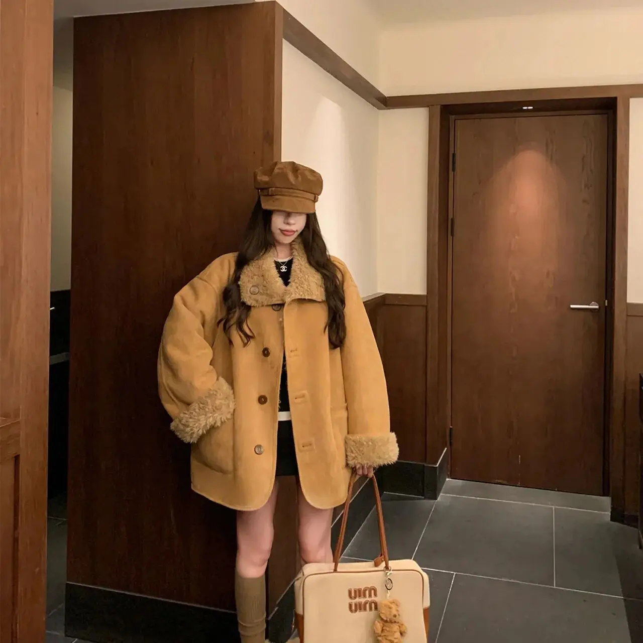 Chaqueta corta holgada de piel sintética para mujer, abrigo de felpa de piel de cuero bidireccional, chaquetas peludas elegantes de un solo pecho, Top cálido y esponjoso para invierno